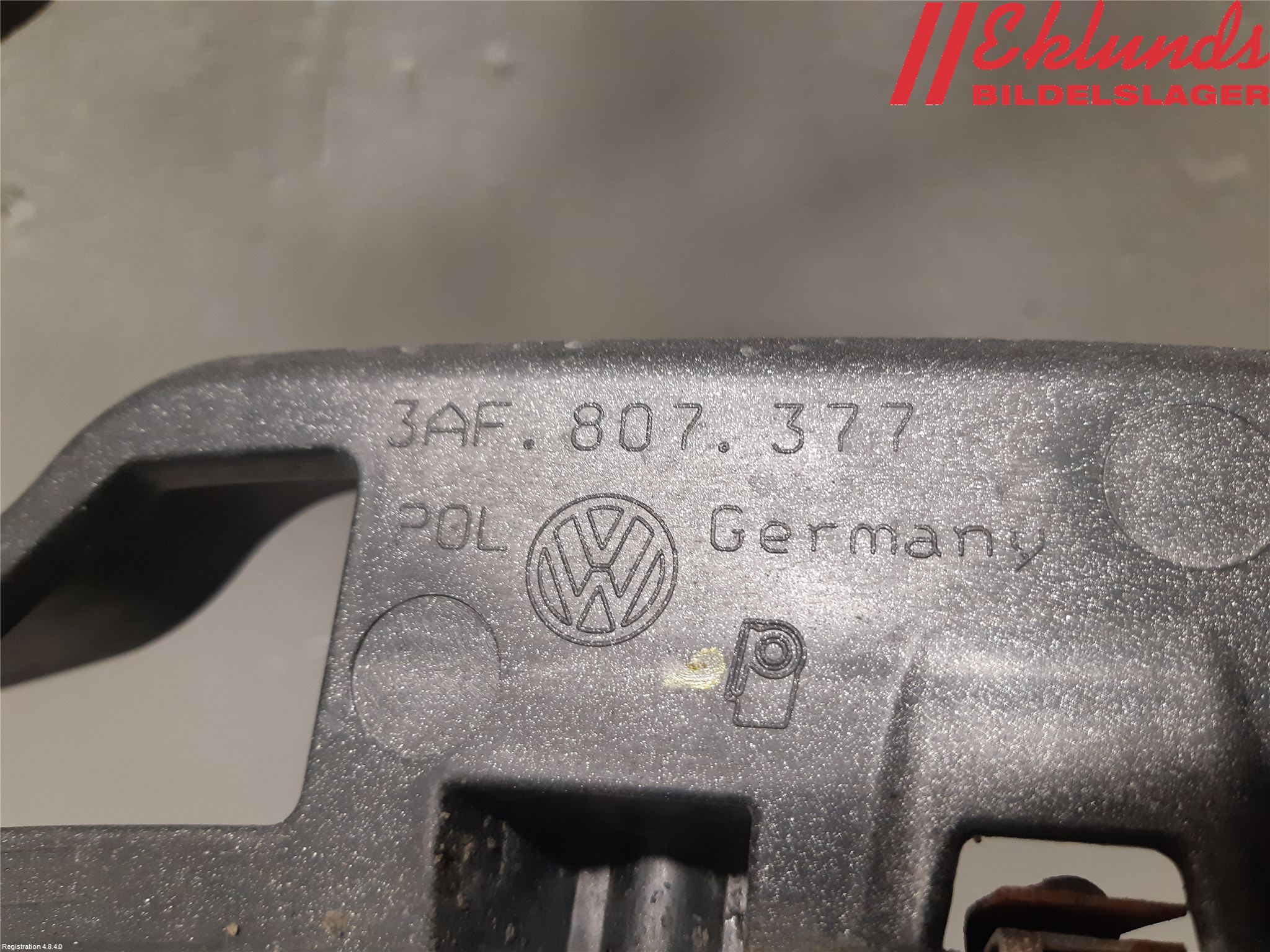 Volkswagen VW PASSAT 11-14 Stötfångarfäste Bak Vä