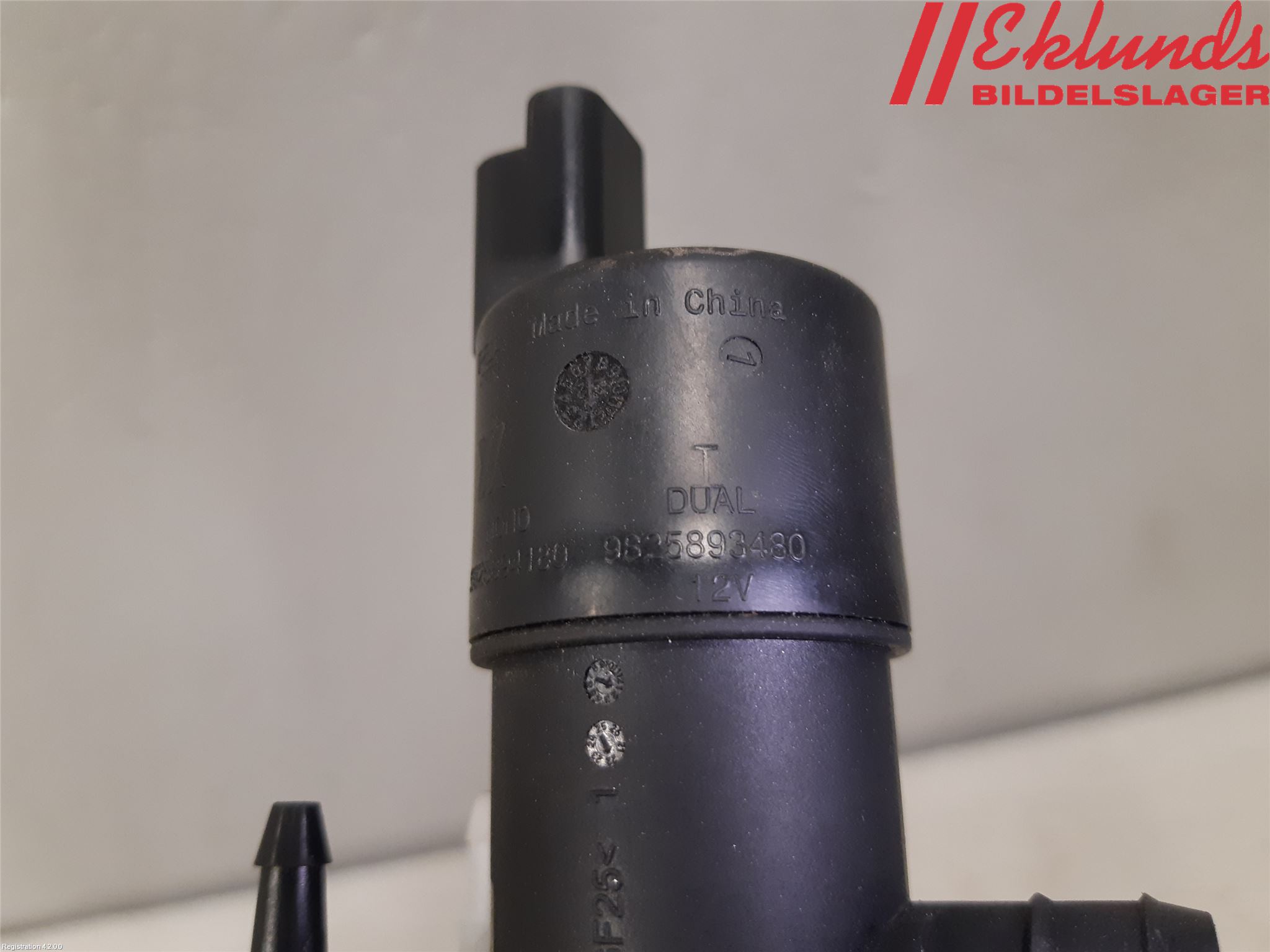 Peugeot 2008/E-2008 20- Spolarpump Vindruta