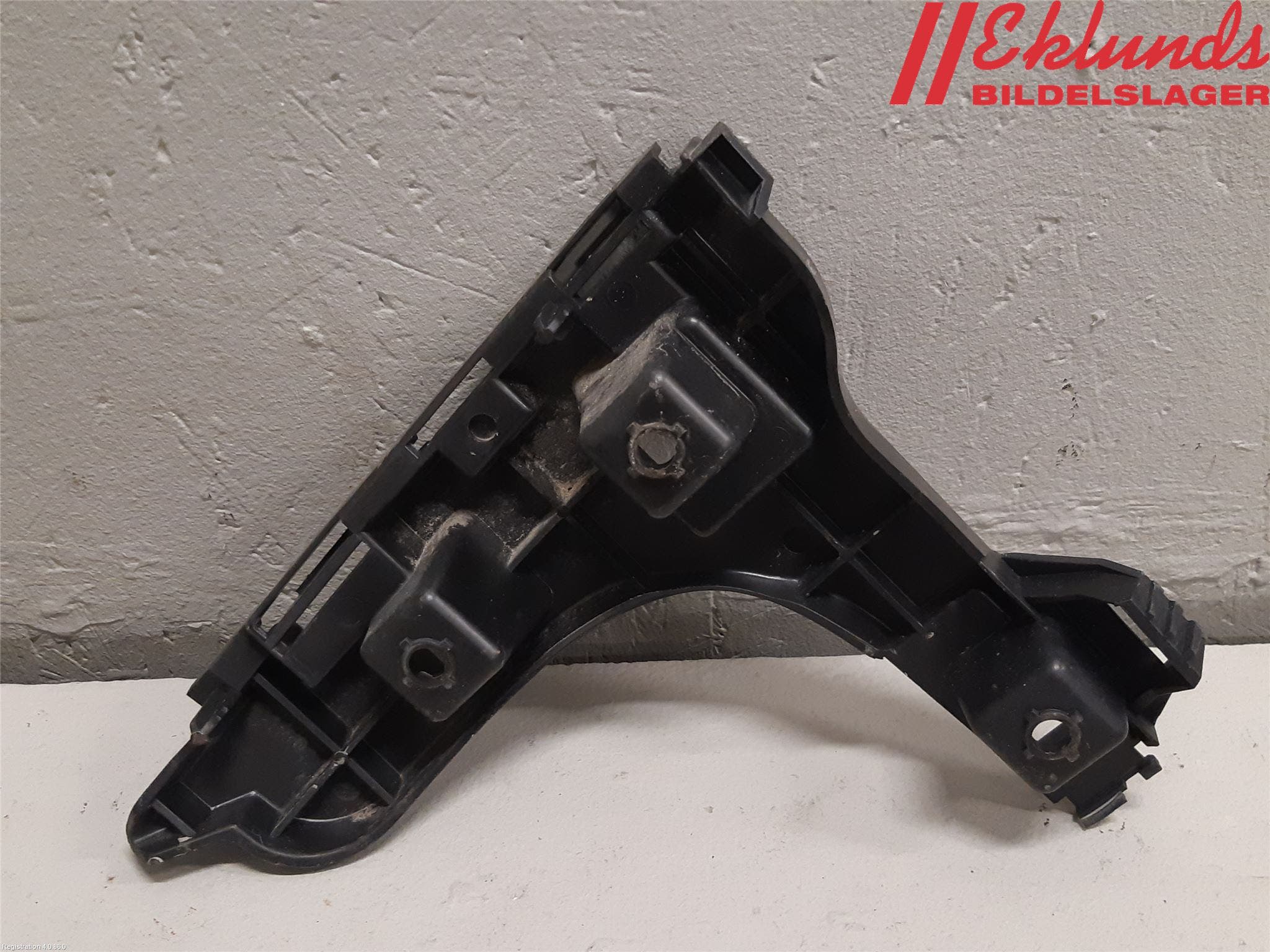Volvo XC60 09-13 Stötfångarfäste Bak Hö