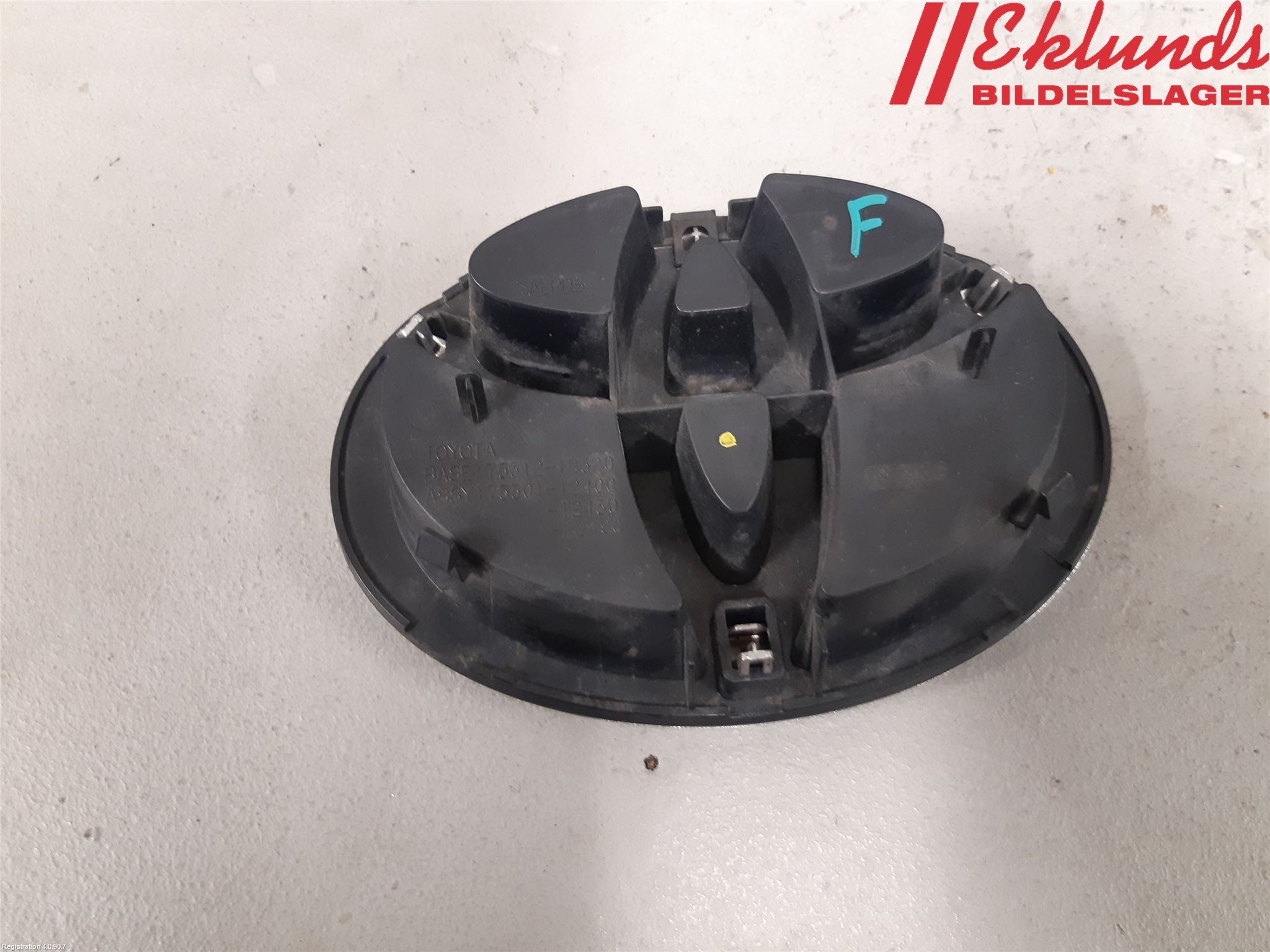 Toyota RAV4 13-18 Emblem