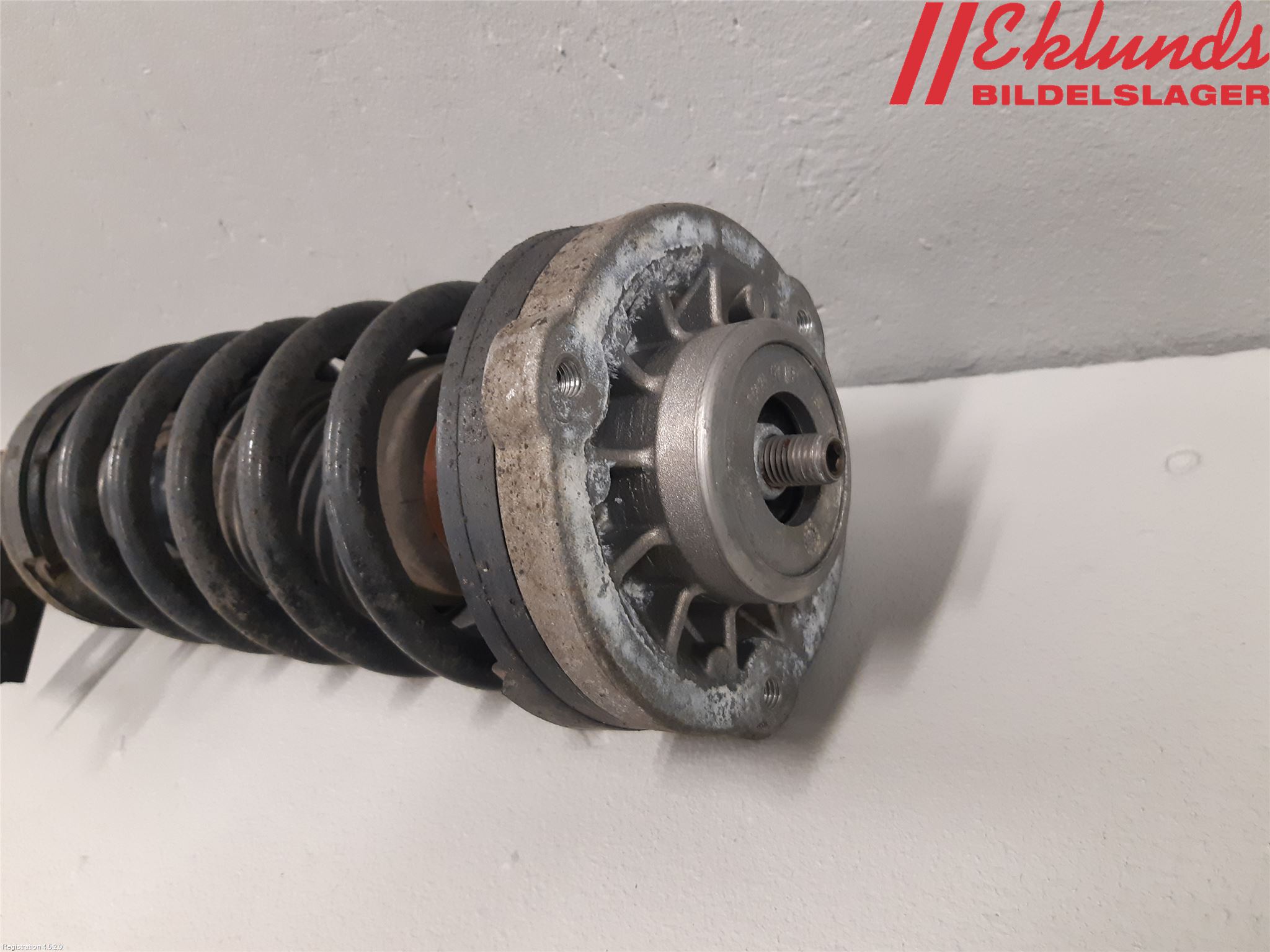 BMW 5 F10/F11/F18 09-17 Fjäderben Fram Höger