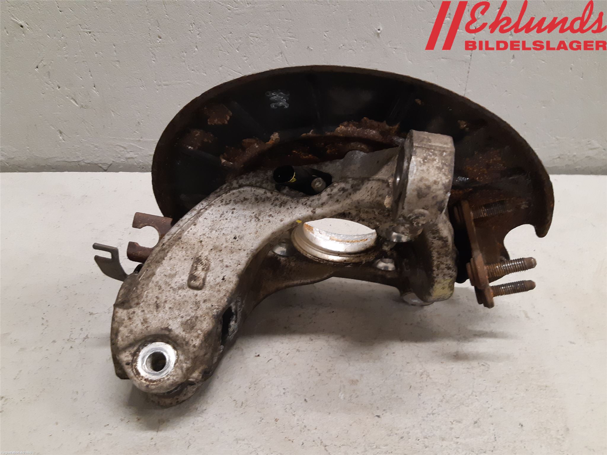 Volkswagen VW PASSAT 11-14 Styrspindel Lagerhus Hö