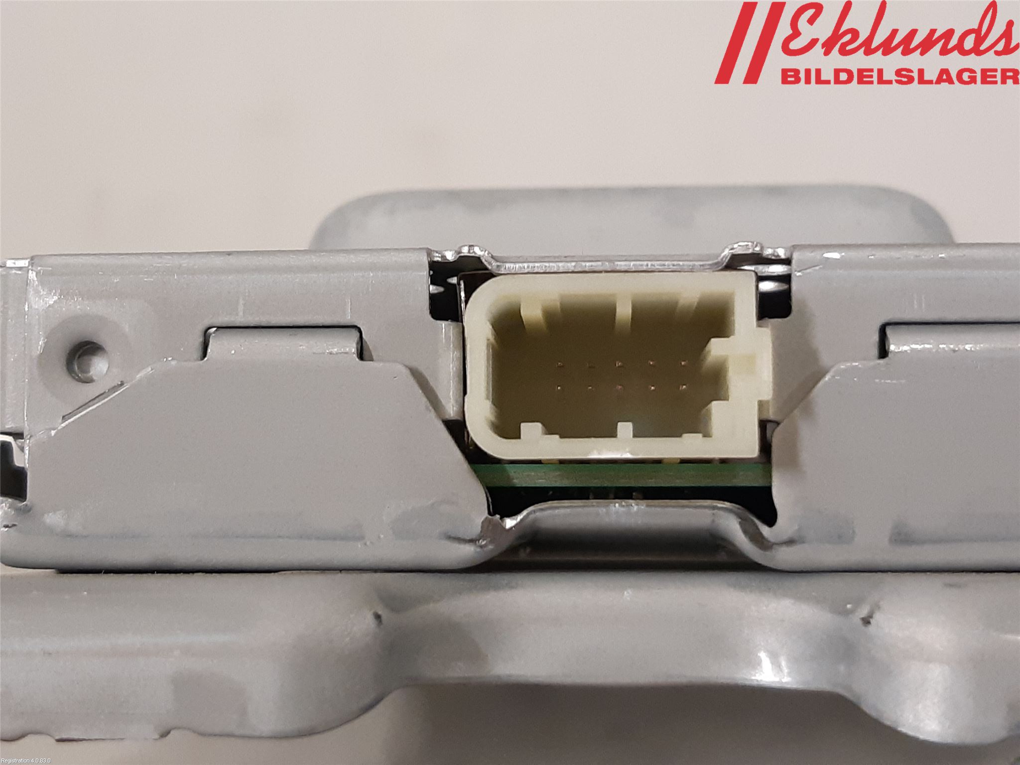 Tesla MODEL Y 21- Antennförstärkare