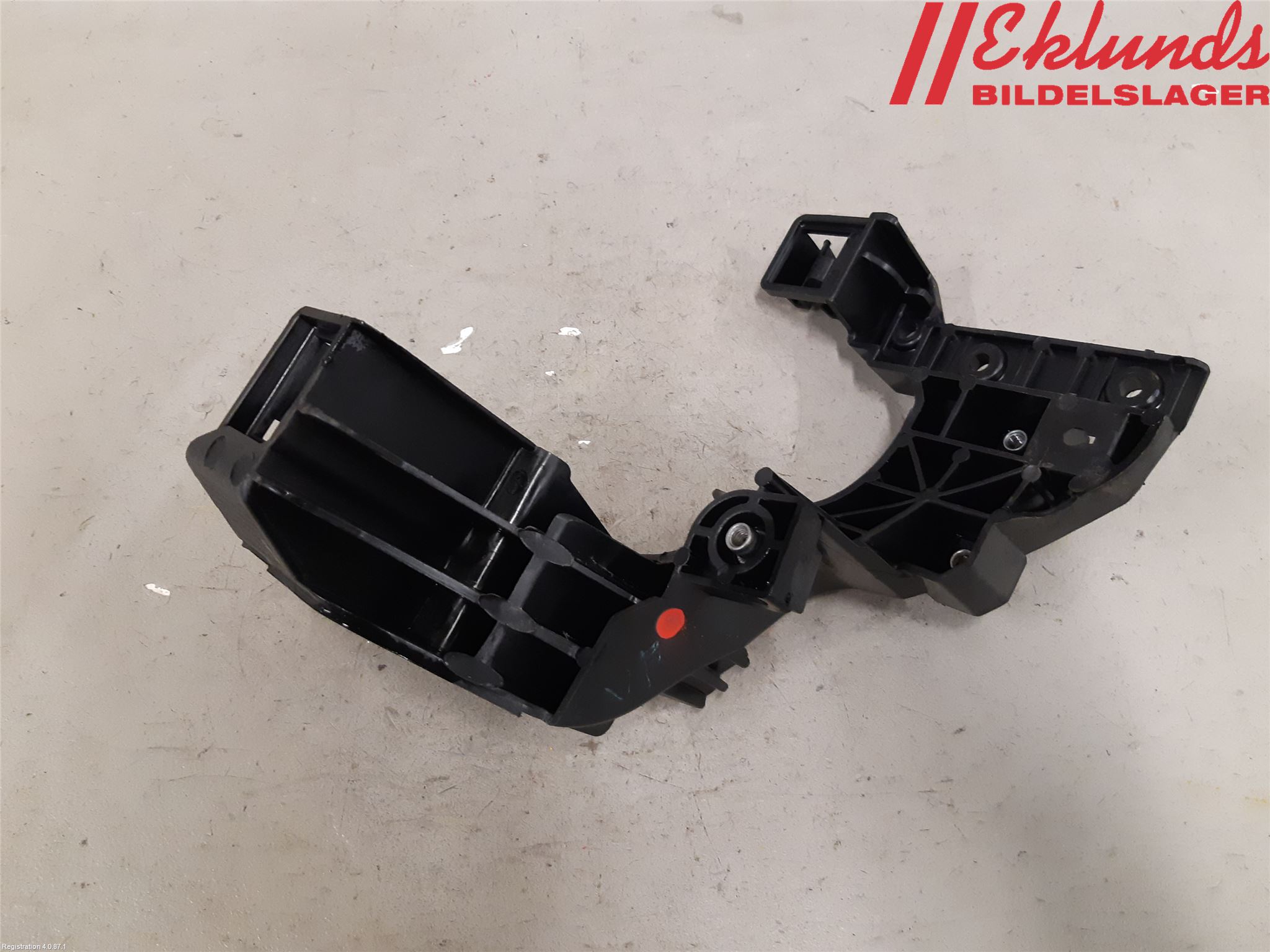 Kia CEED 12-18 Strålkast Fästsarg