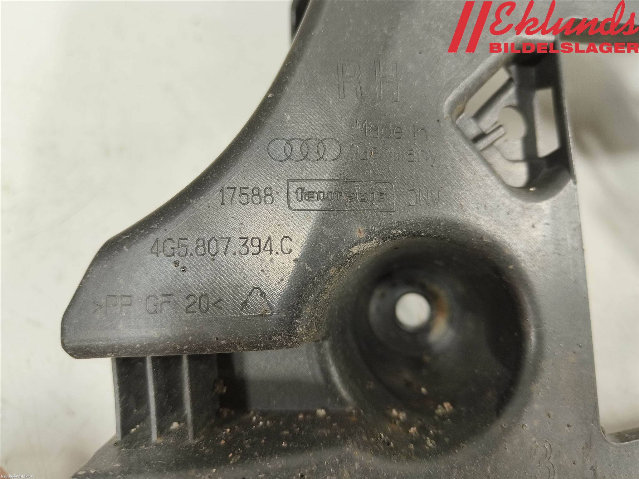 Audi A6/S6 4G 11-18 Stötfångarfäste Bak Hö