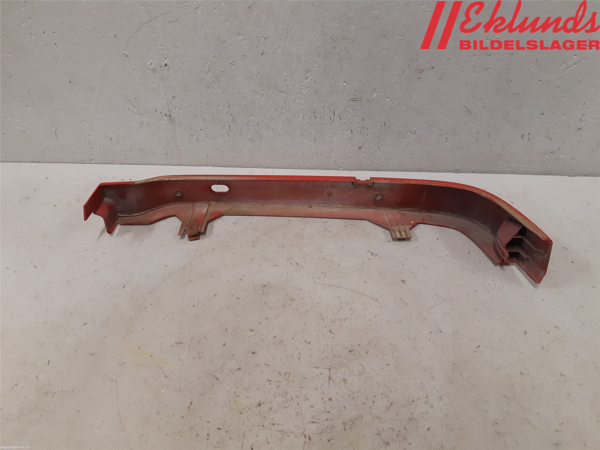 Volvo 850 91-97 Strålkastarsarg Höger