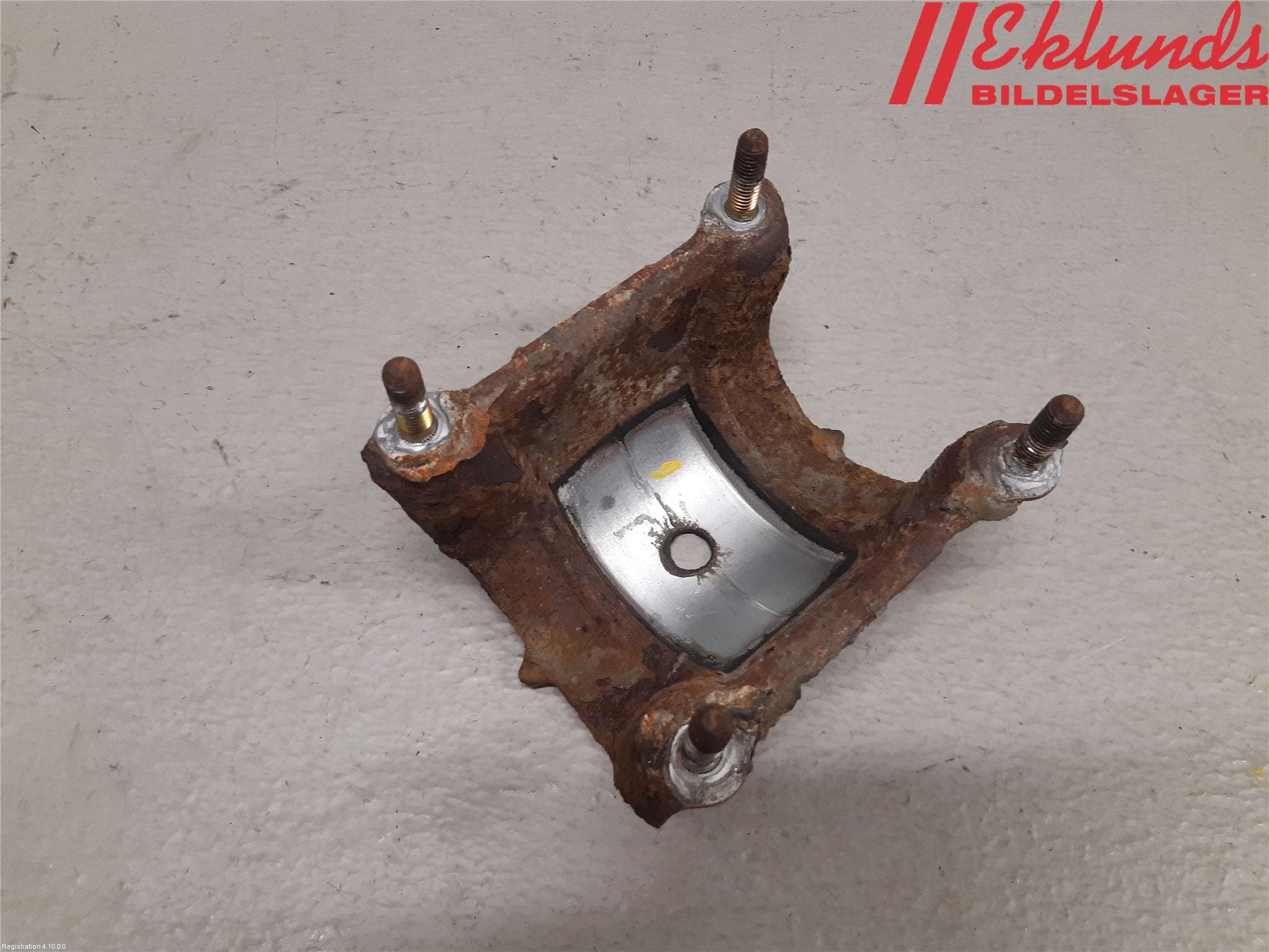 Volvo 940 91-98 Bakaxel Fäste