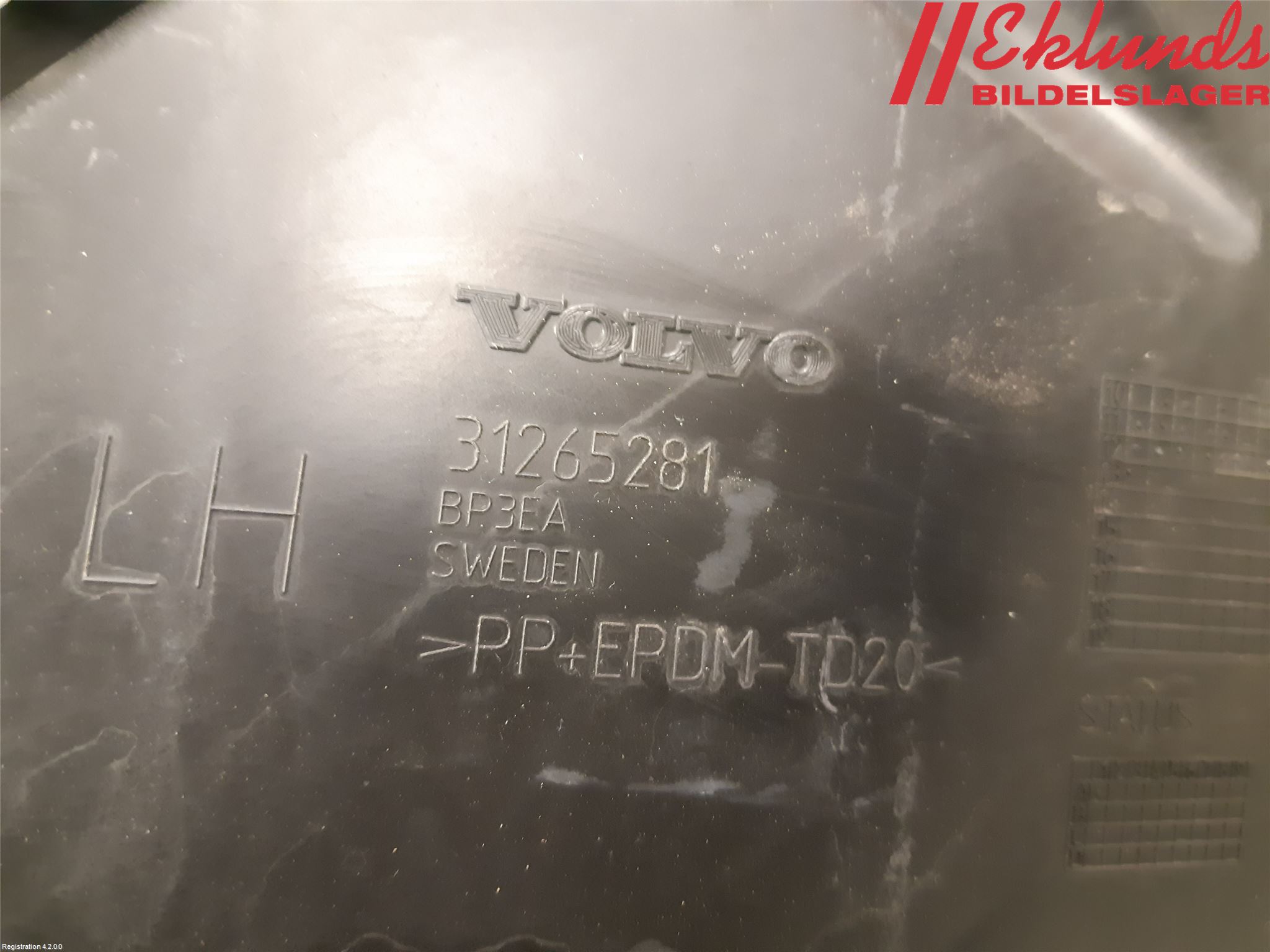 Volvo V60 11-13 Stötfångarfäste Bak Vä