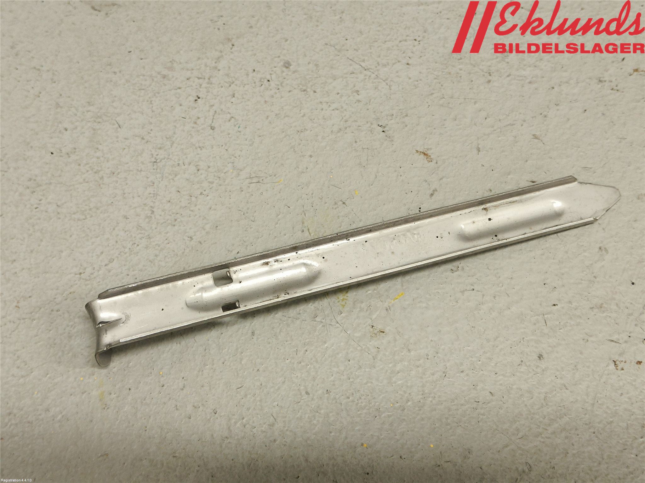 Volvo V70 08-13 Strålkast Fästsarg