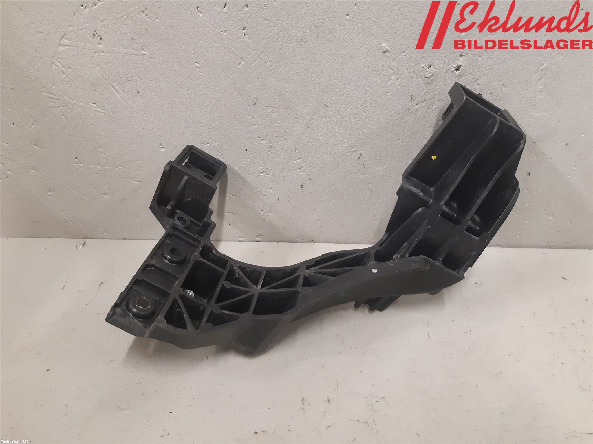 Kia CEED 12-18 Strålkast Fästsarg