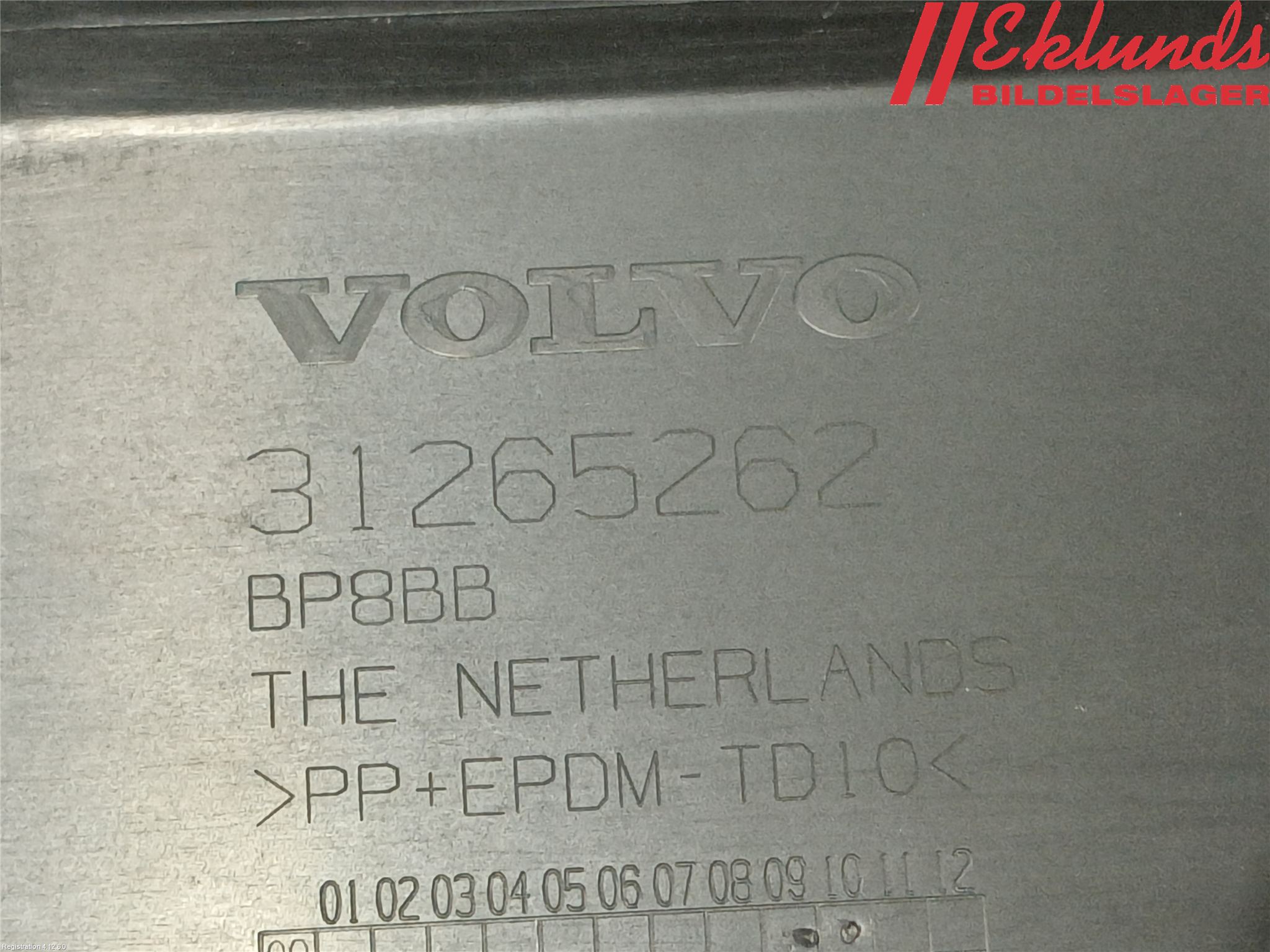 Volvo V60 14-18 Stötfångardel Bak Mitt