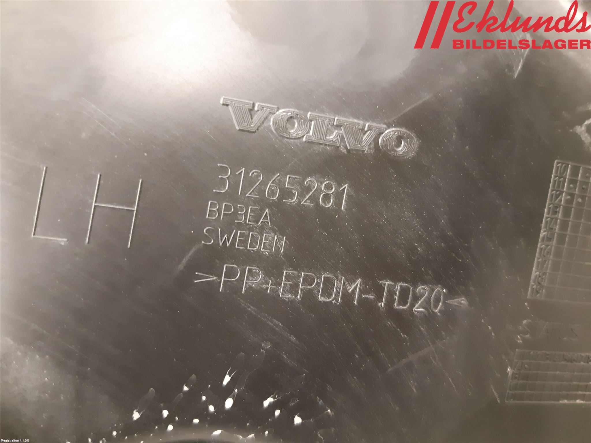 Volvo V60 11-13 Stötfångarfäste Bak Vä