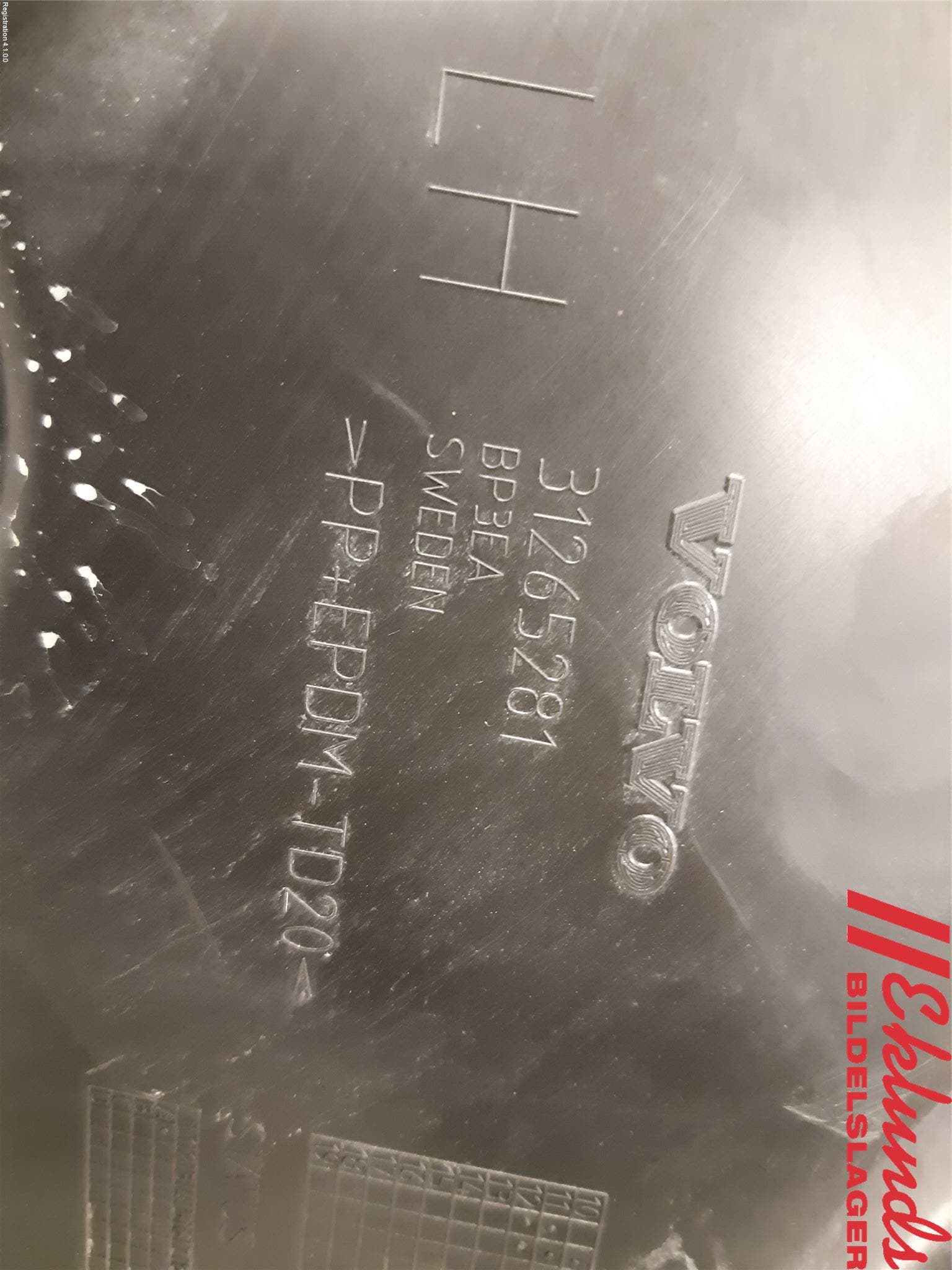 Volvo V60 11-13 Stötfångarfäste Bak Vä