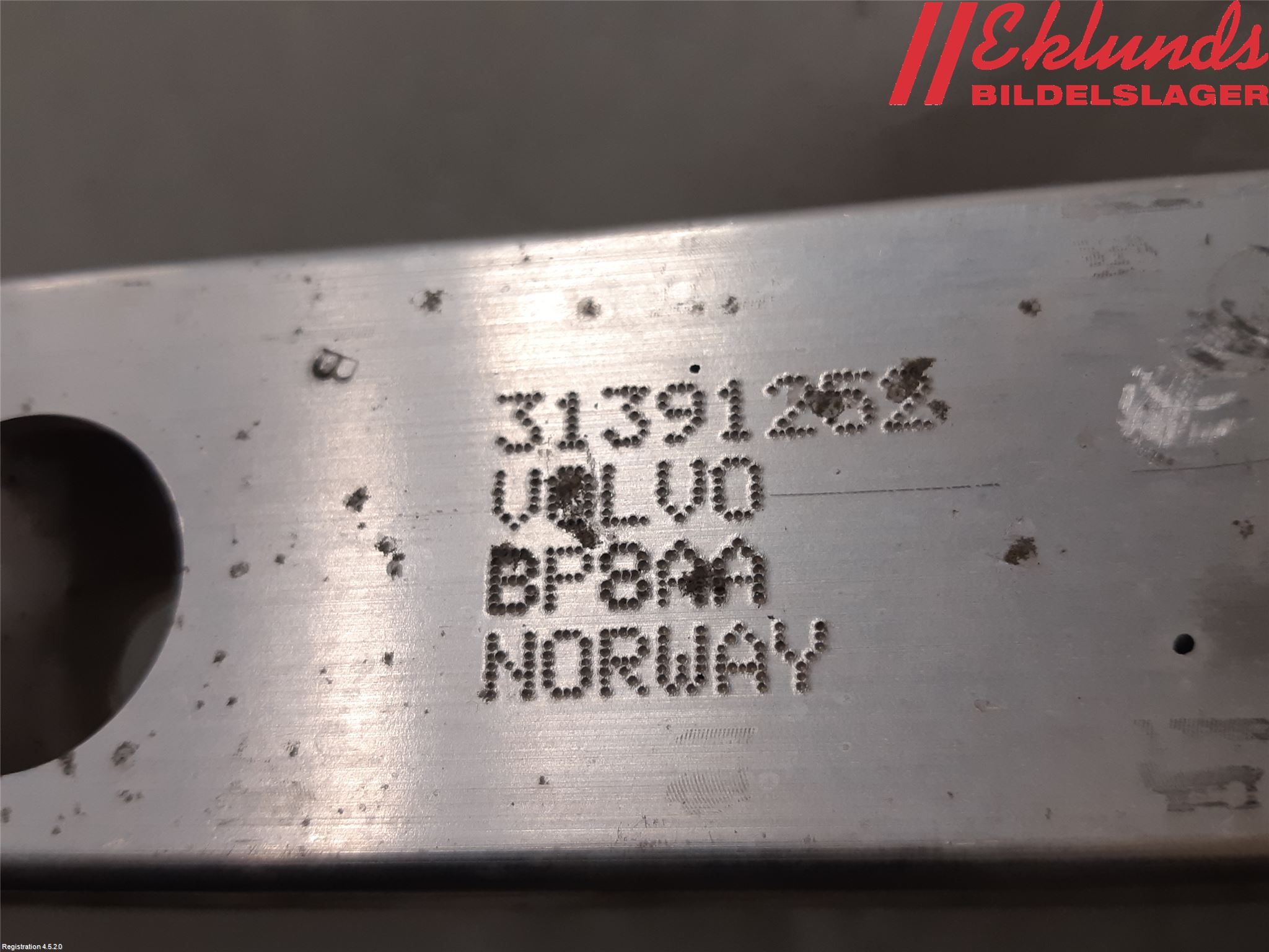 Volvo V90 17->> Frontplåt