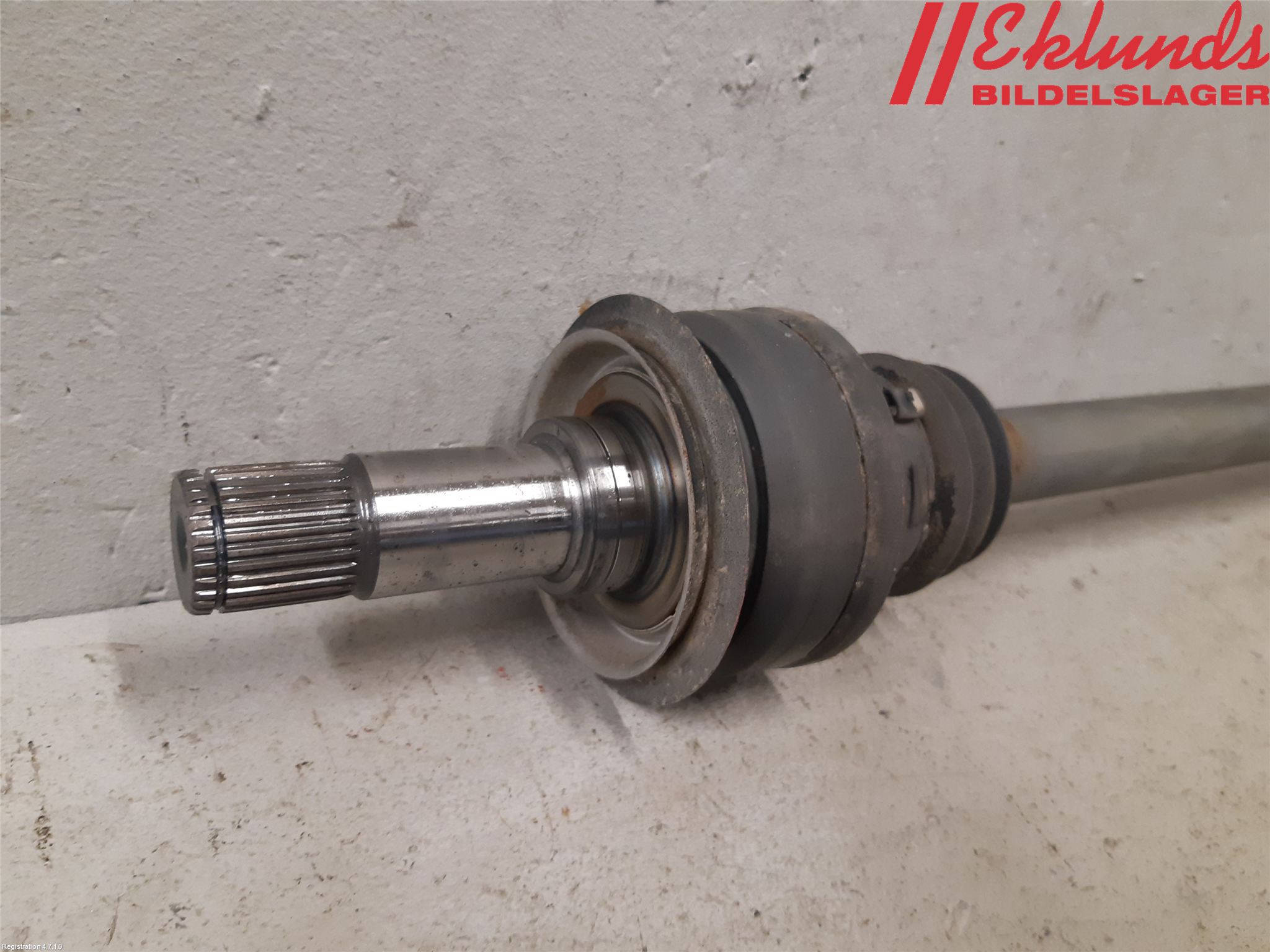 Mercedes-Benz MB C-KLASS (W205) 14-21 Drivaxel Bak Vänster