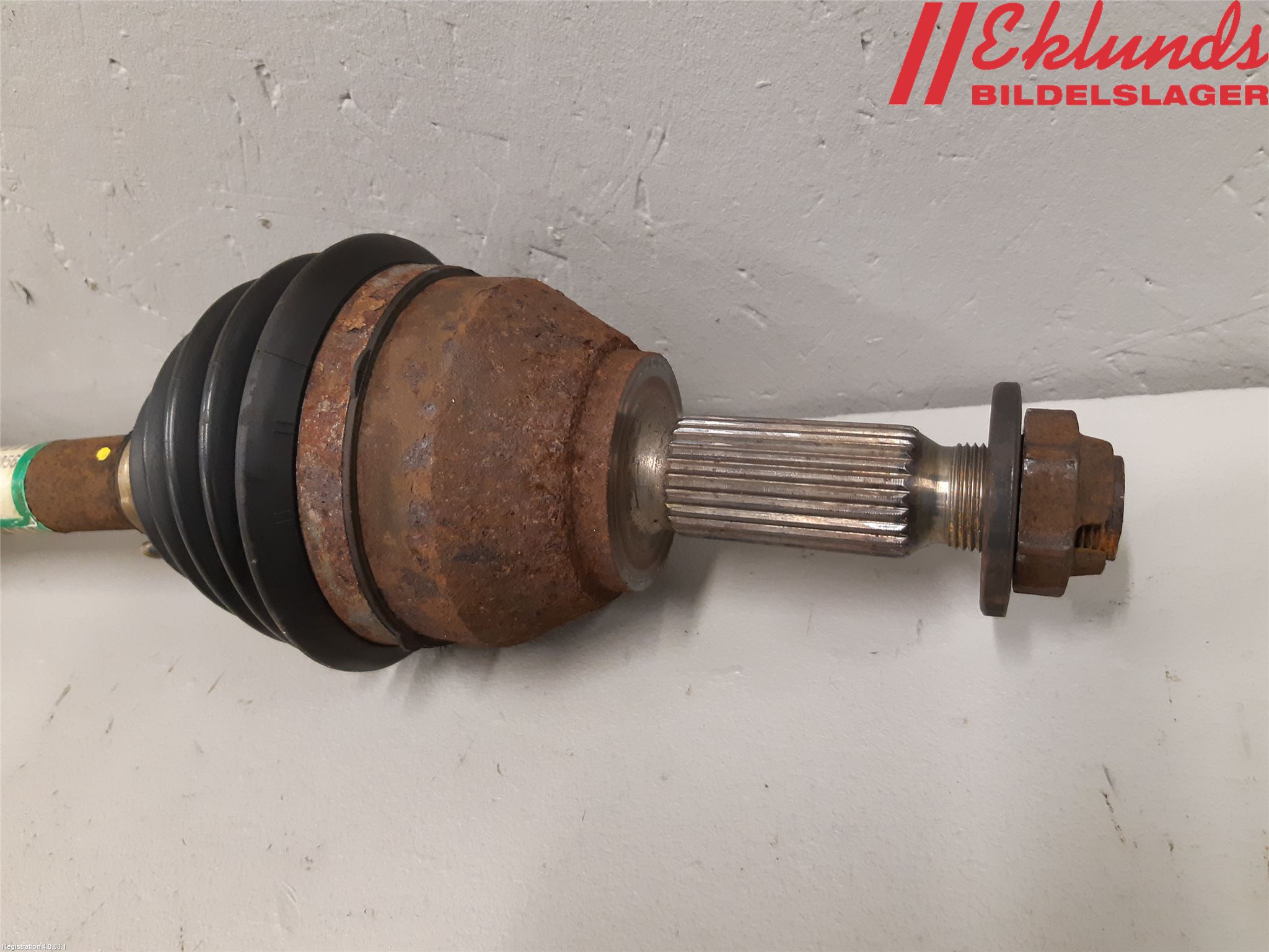 Ford TRANSIT CONNECT 09-13 Drivaxel Fram Vänster