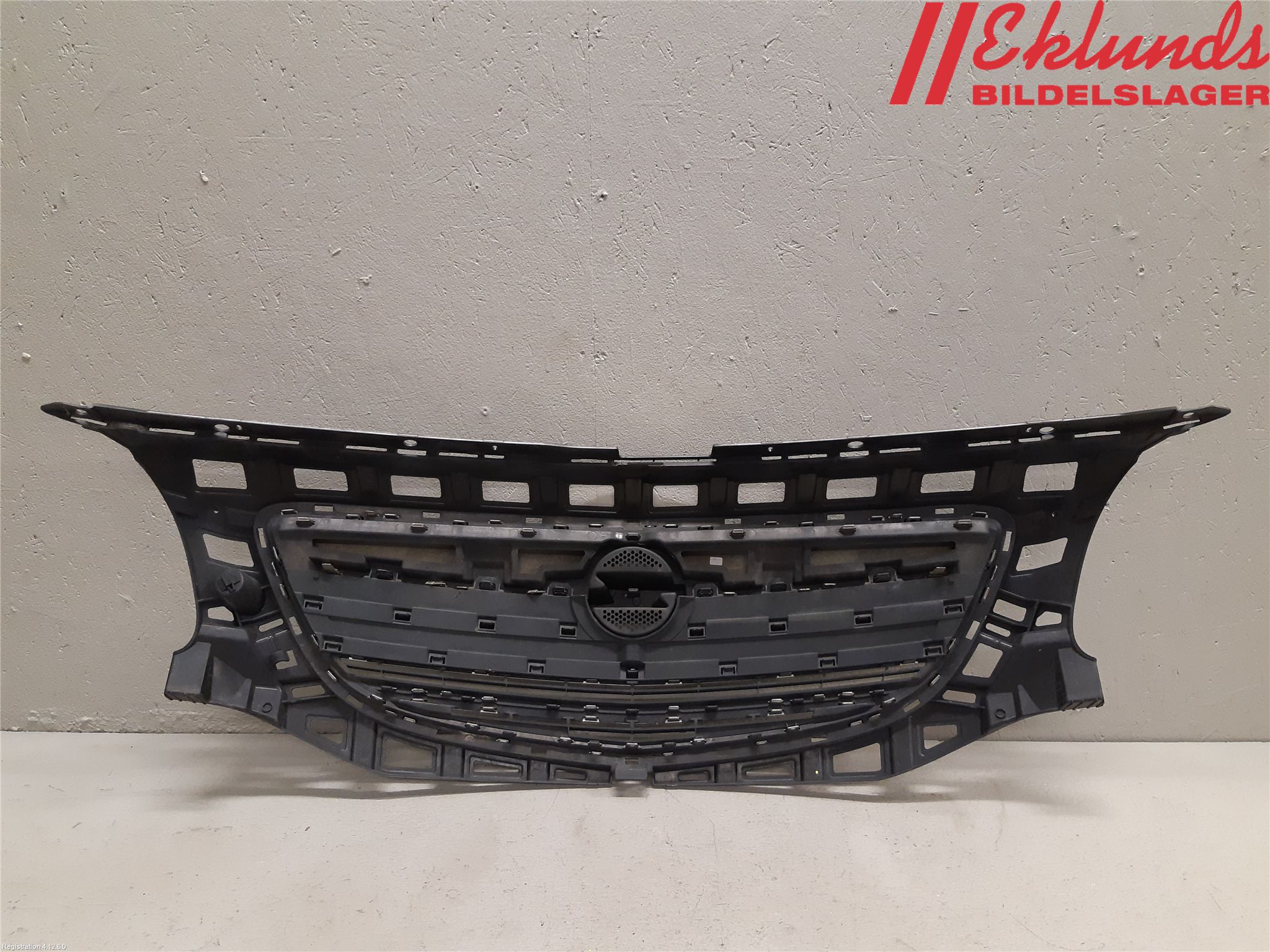 Opel INSIGNIA 09-16 Grill Komp