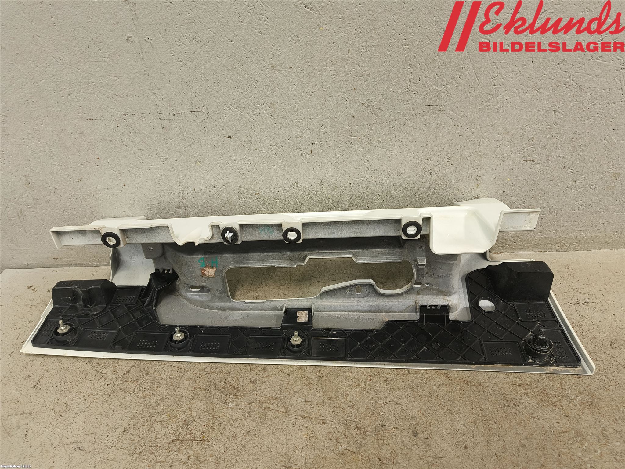 Renault TRAFIC/E-TECH 15- Bakljussarg