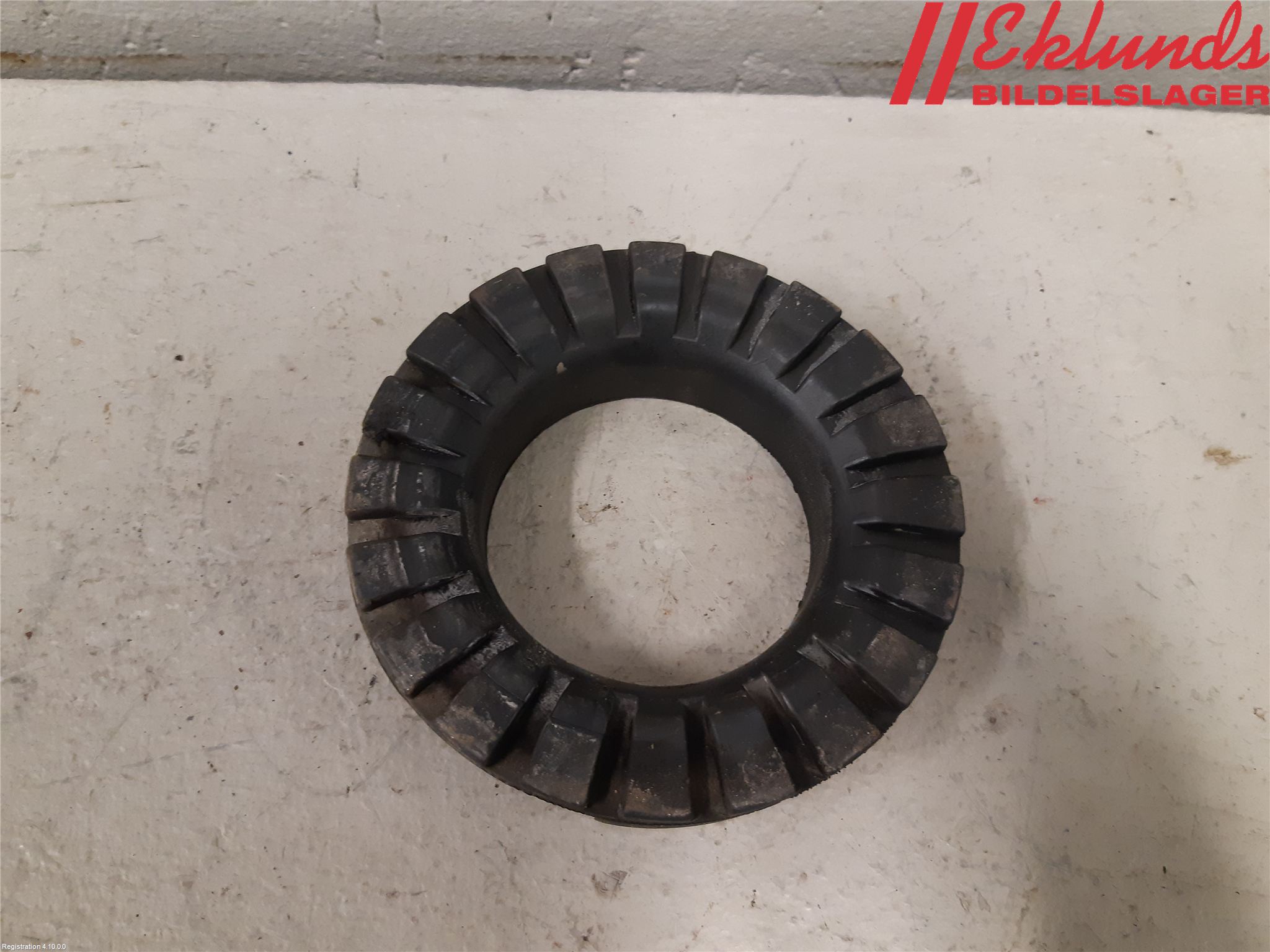 Volvo V70 14-16 Fjäderskål Bak