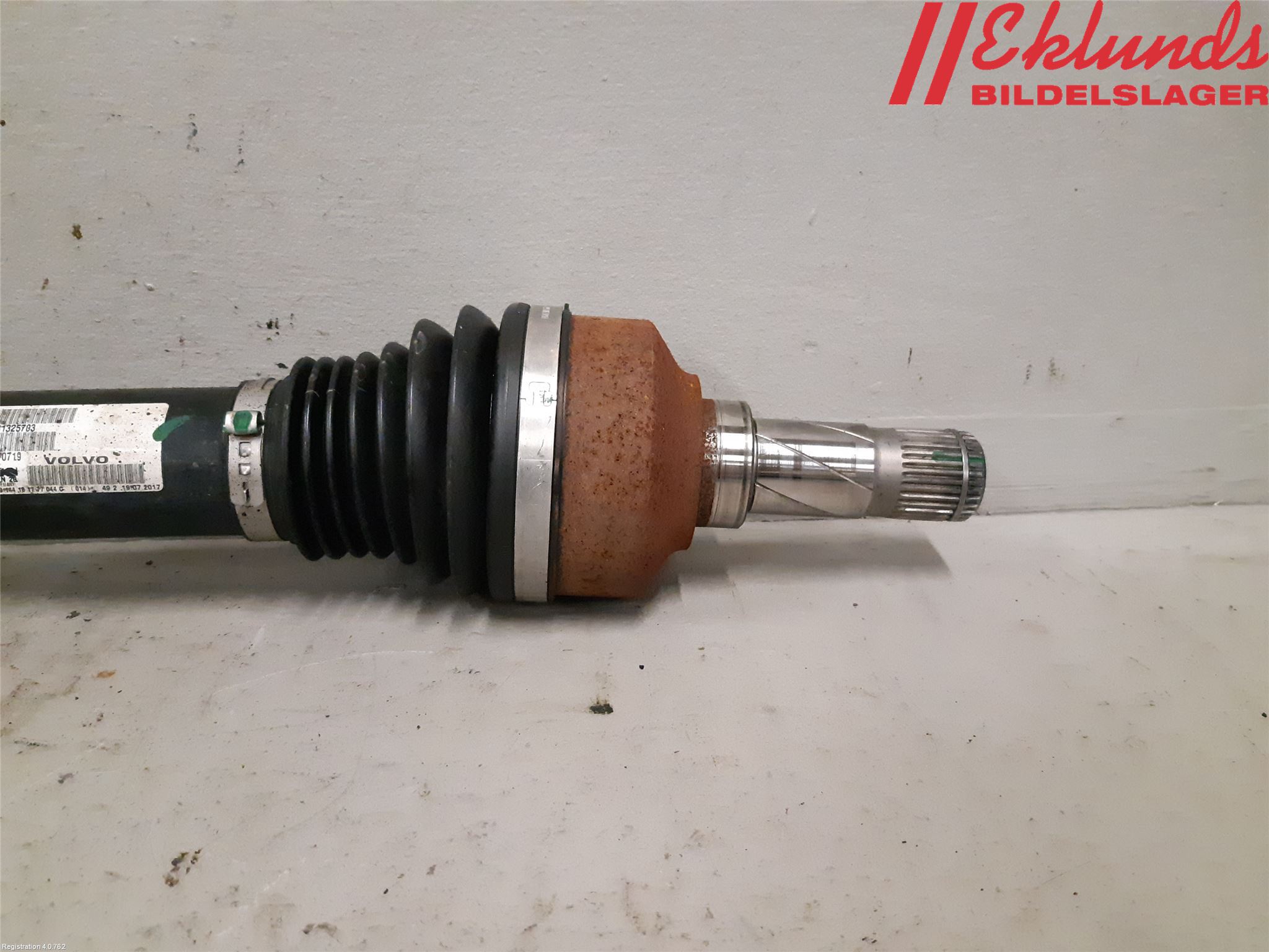 Volvo V60 CROSS COUNTRY 16-18 Drivaxel Fram Vänster