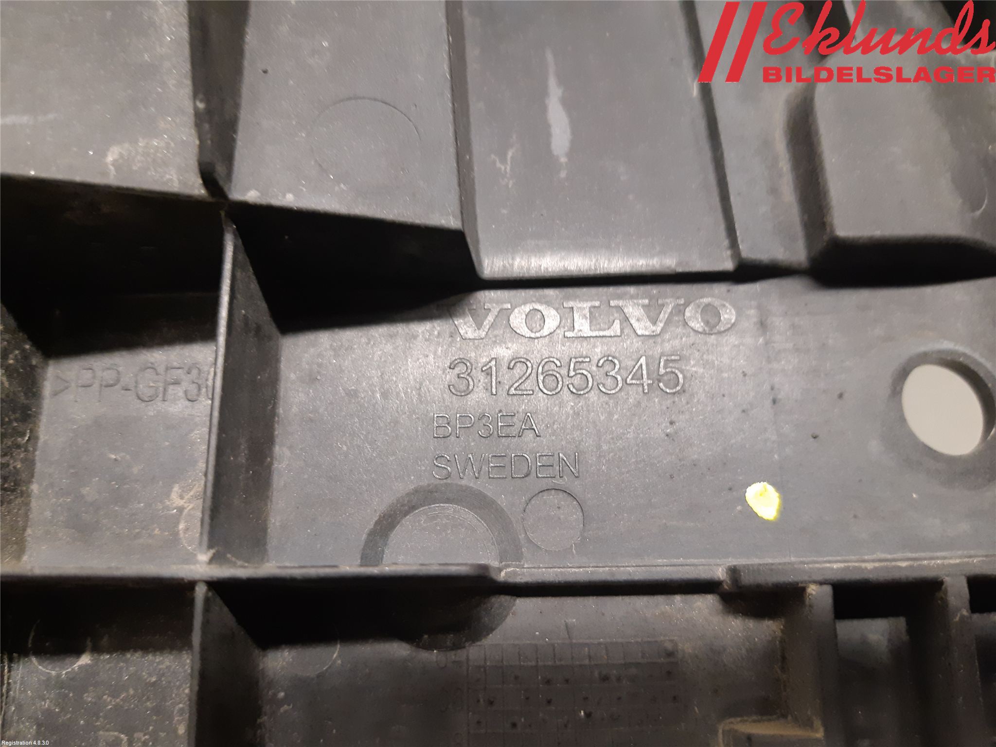 Volvo V70 08-13 Stötfångarfäste Fram Hö