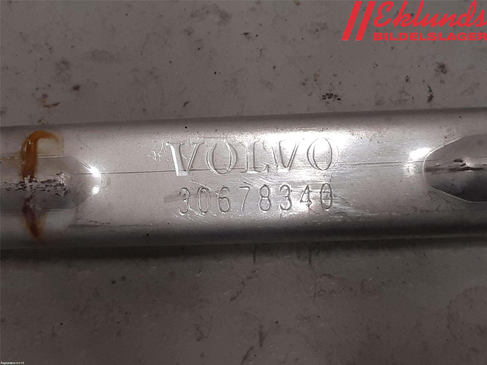 Volvo V70 08-13 Strålkast Fästsarg