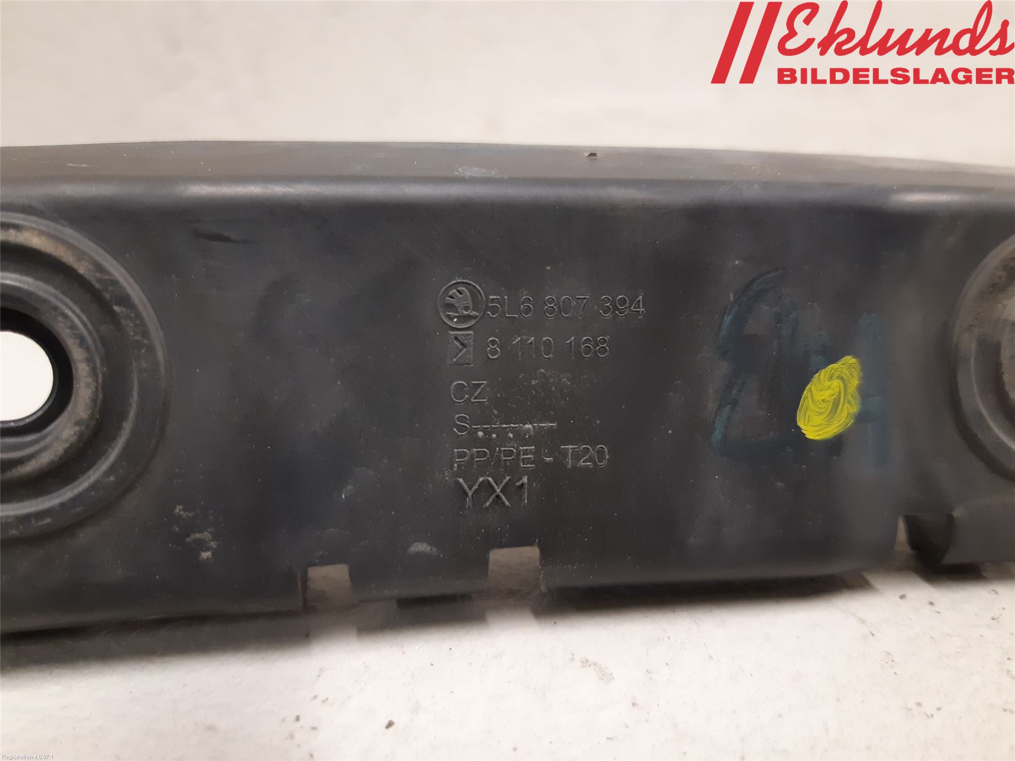 Skoda YETI Stötfångarfäste Bak Hö