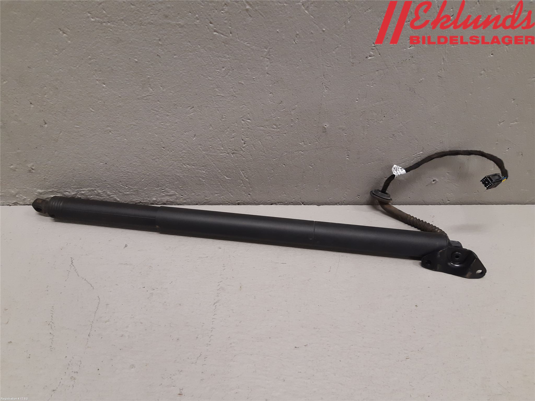 Volkswagen VW PASSAT 15-19 Bakluckeöppnare Automatisk
