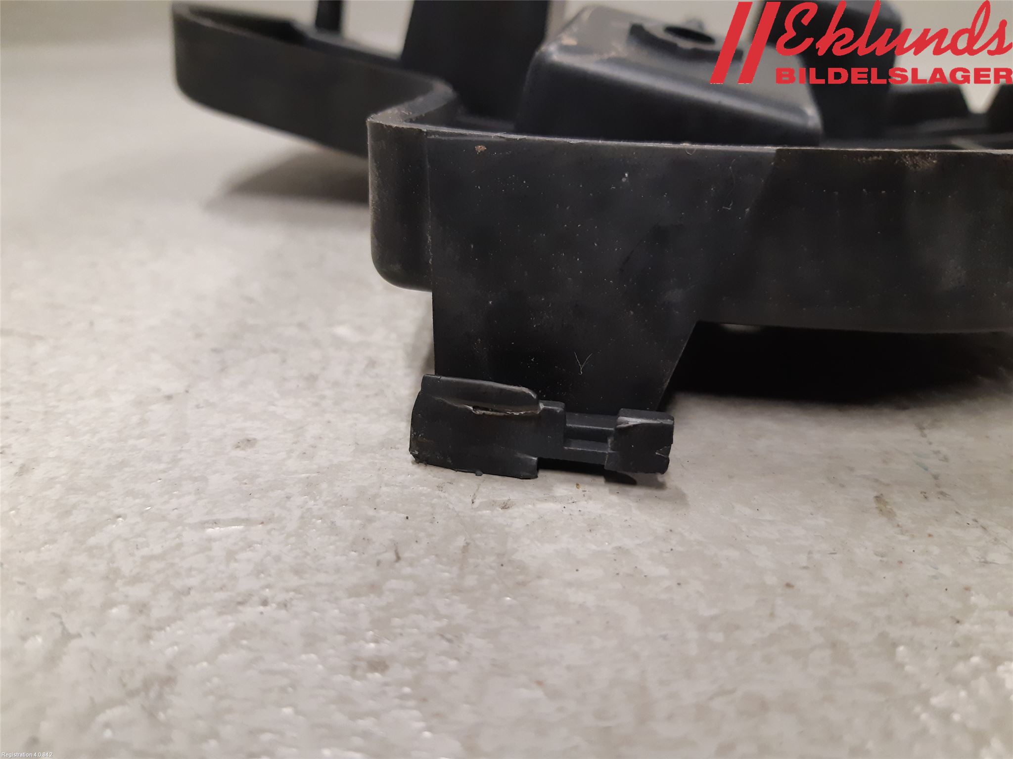 Volvo V60 11-13 Stötfångarfäste Bak Hö