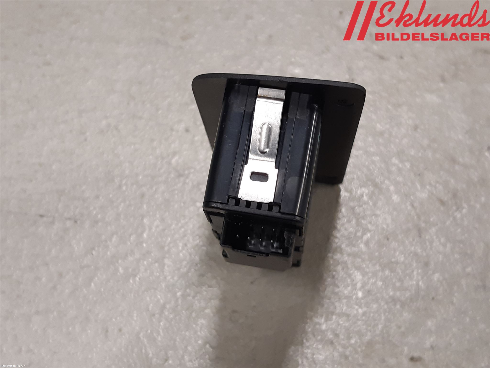 BMW 7 F01/02/03/04 09-15 Strömställare Baklucka