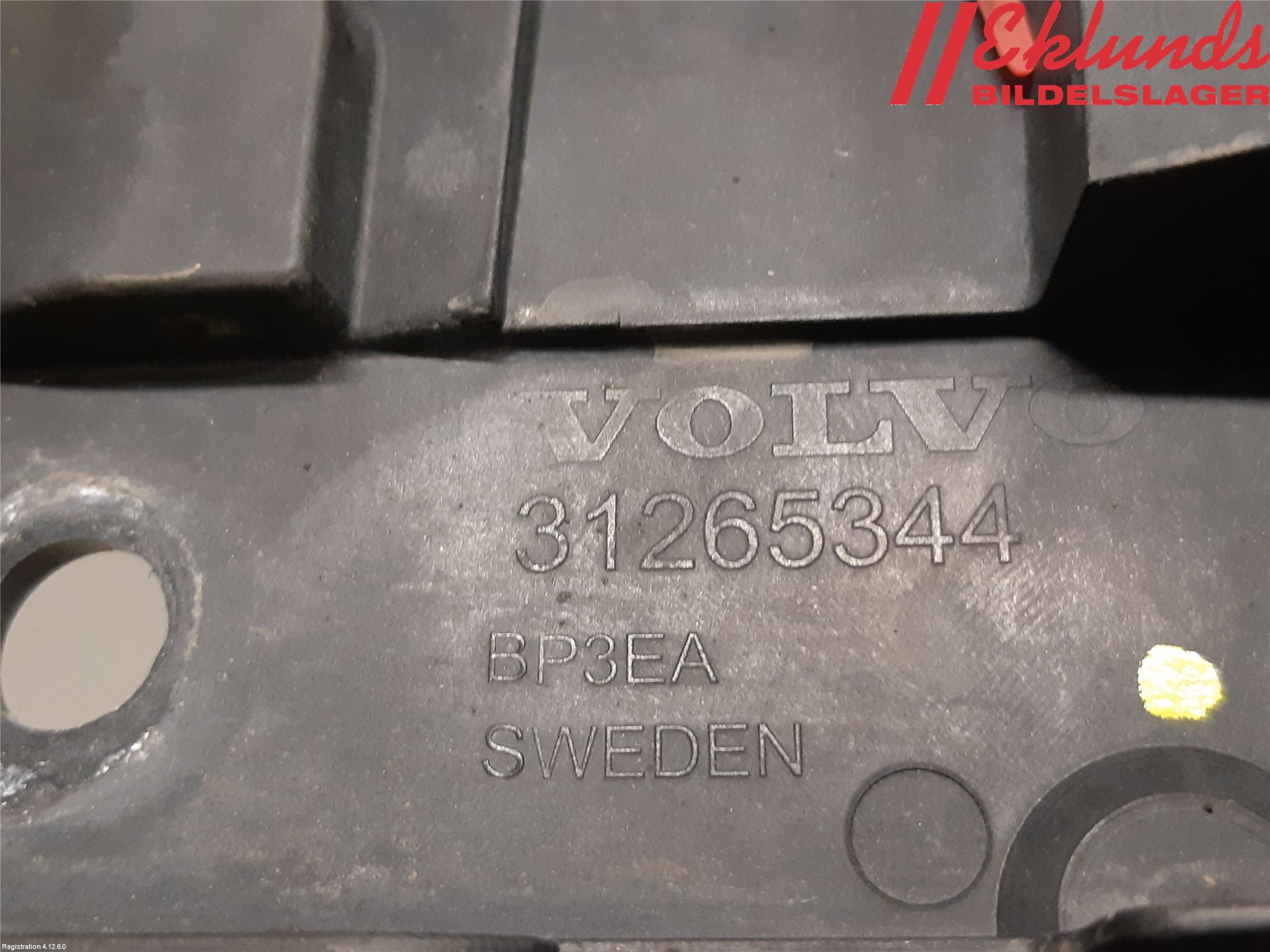 Volvo V70 08-13 Stötfångarfäste Fram Vä
