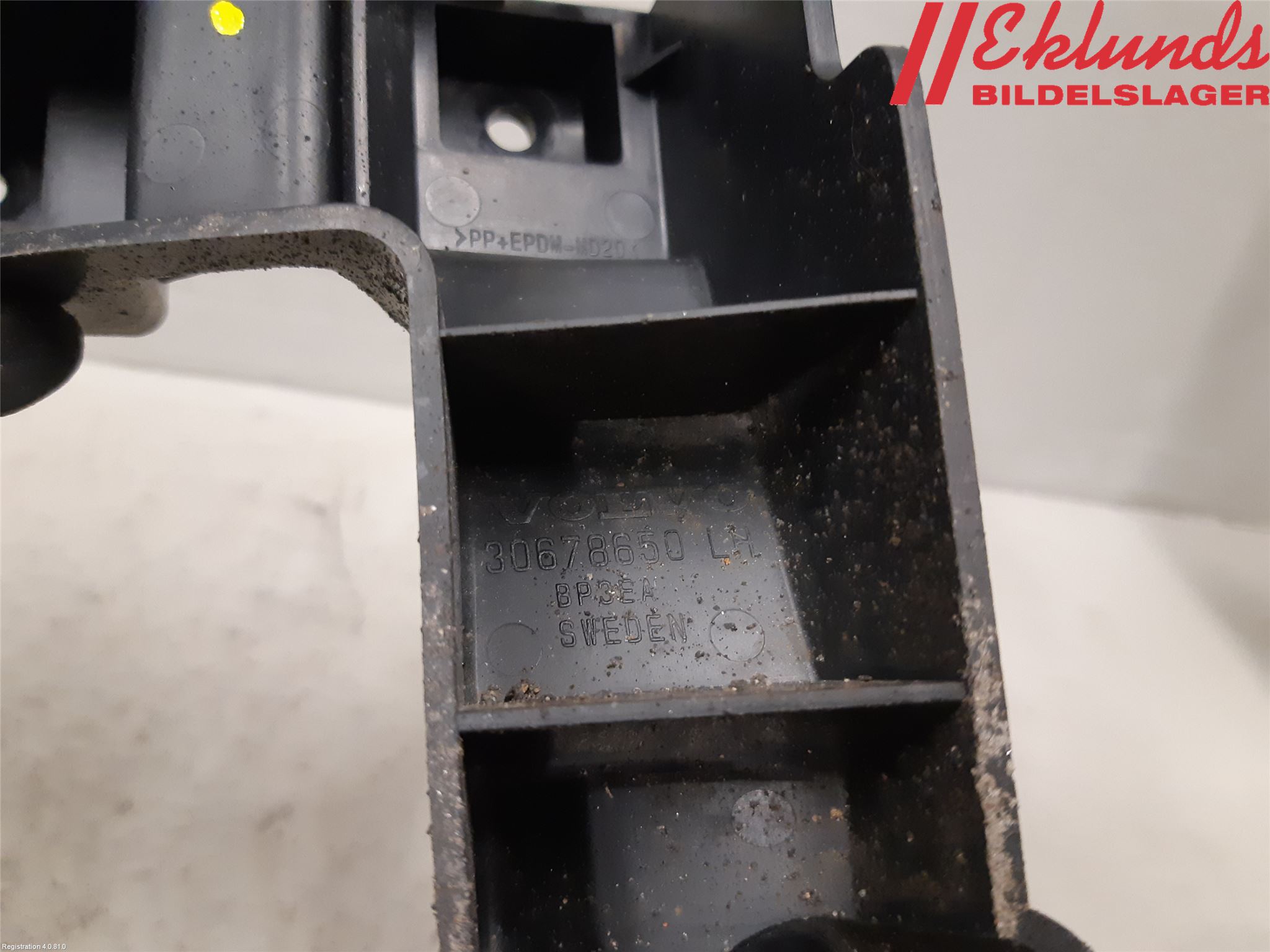 Volvo V70 08-13 Stötfångarfäste Bak Vä