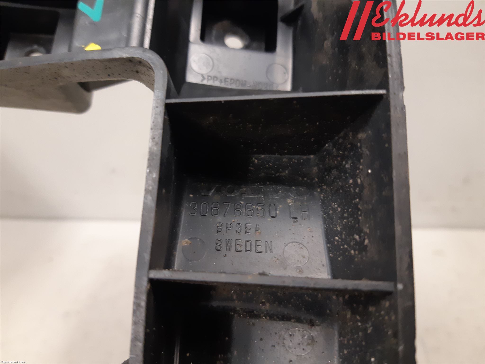 Volvo V70 08-13 Stötfångarfäste Bak Vä