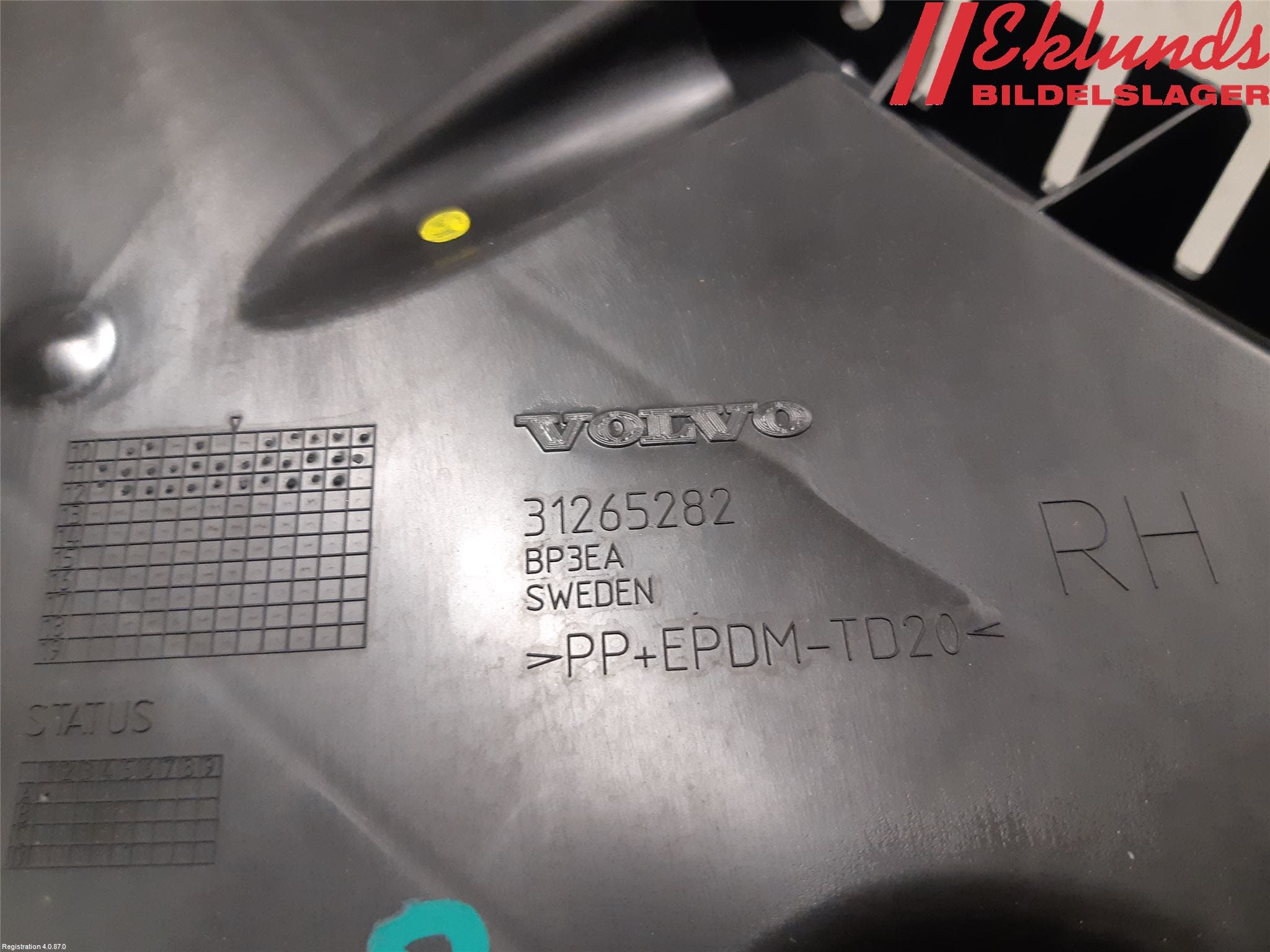 Volvo V60 11-13 Stötfångarfäste Bak Hö