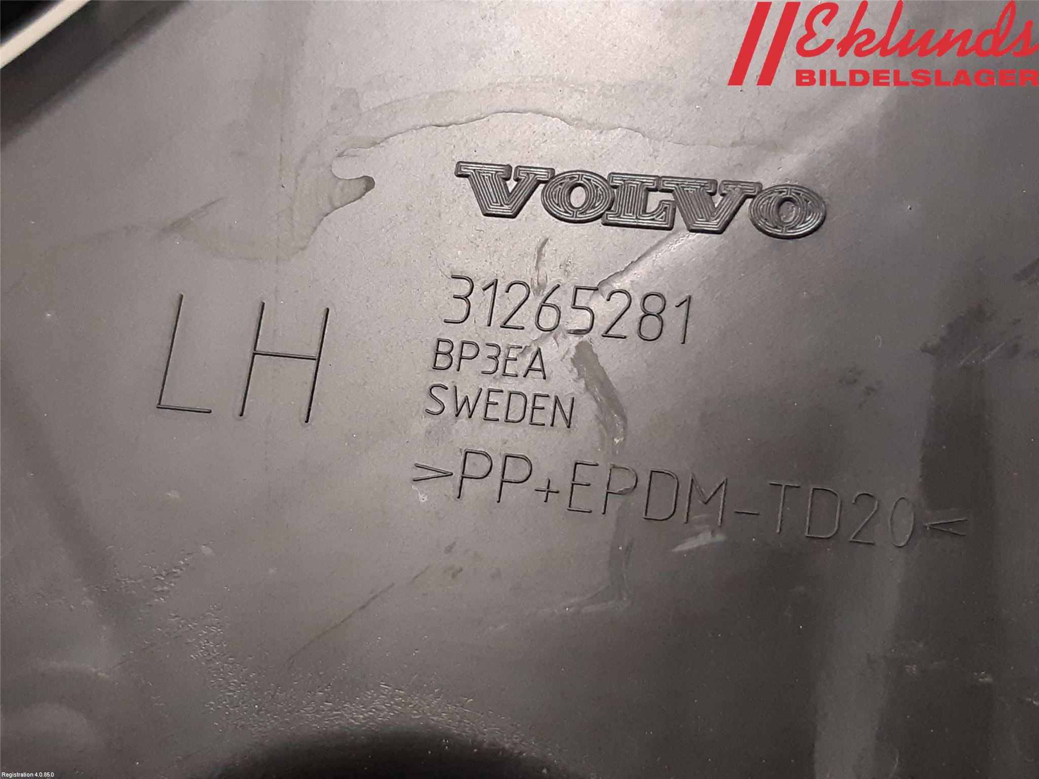 Volvo V60 11-13 Stötfångarfäste Bak Vä
