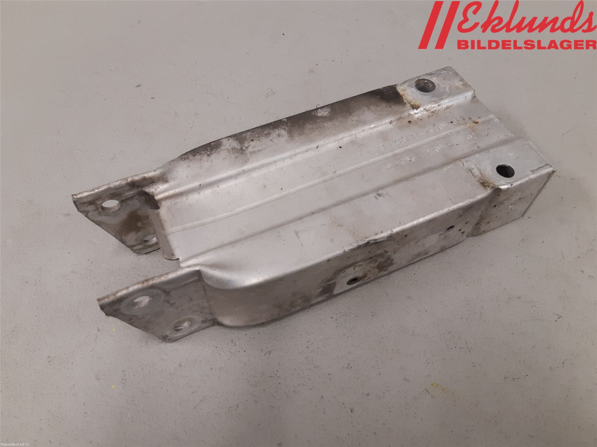 Mercedes-Benz MB E-KLASS (W212) 09-16 Stötfångarbärjärn Fram