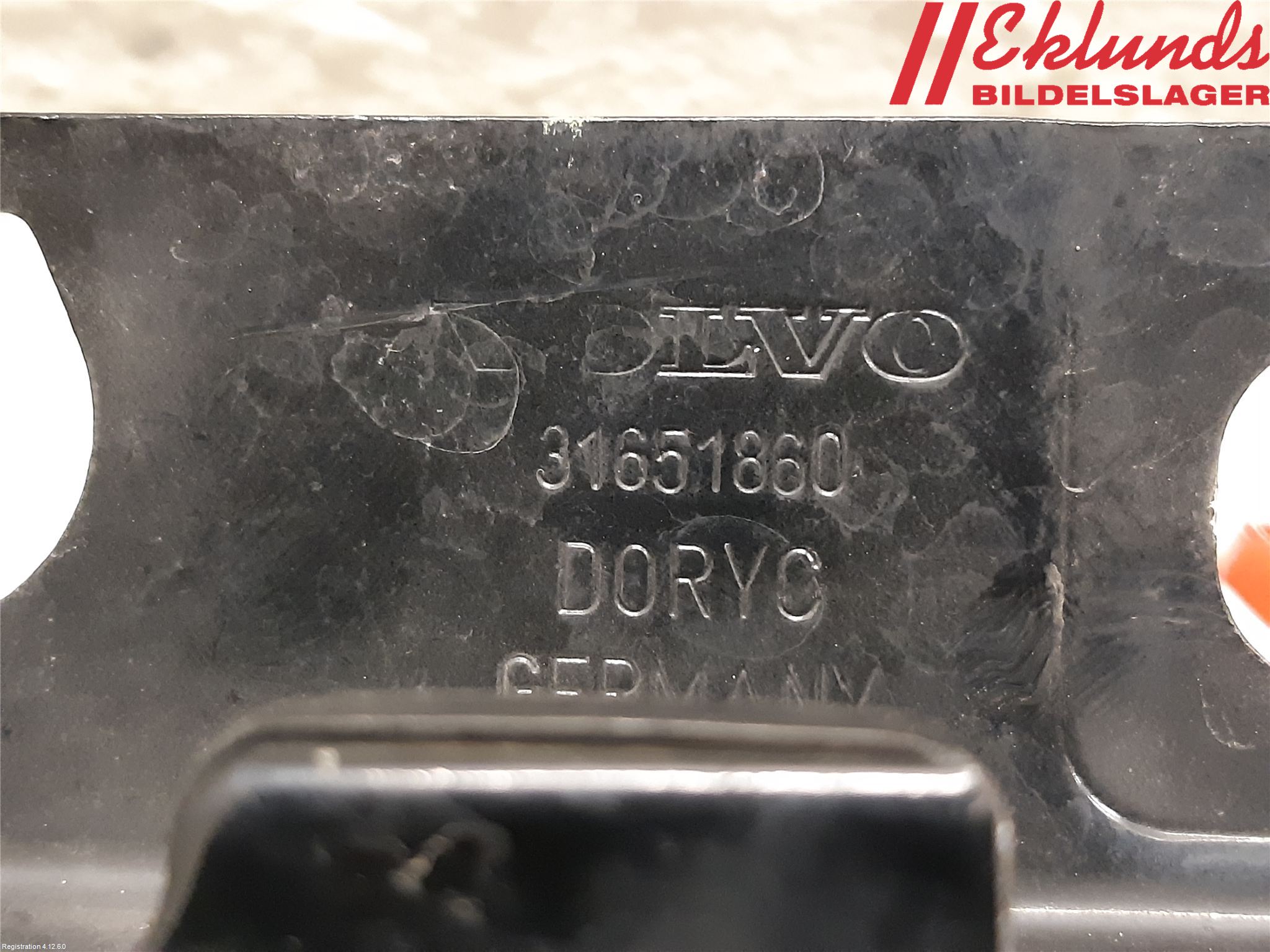 Volvo V90 17->> Huvgångjärn