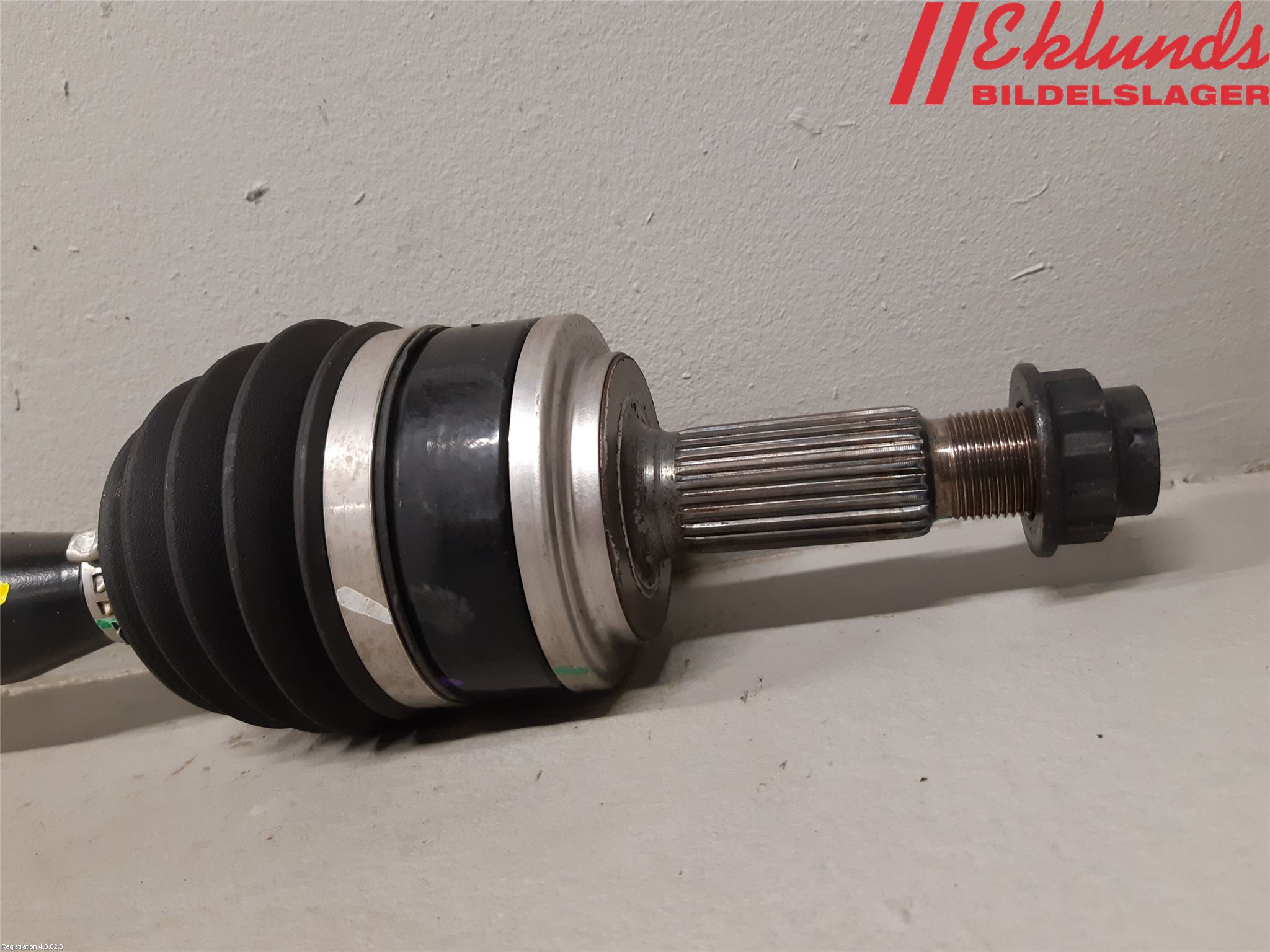 Toyota C-HR 16-23 Drivaxel Fram Höger