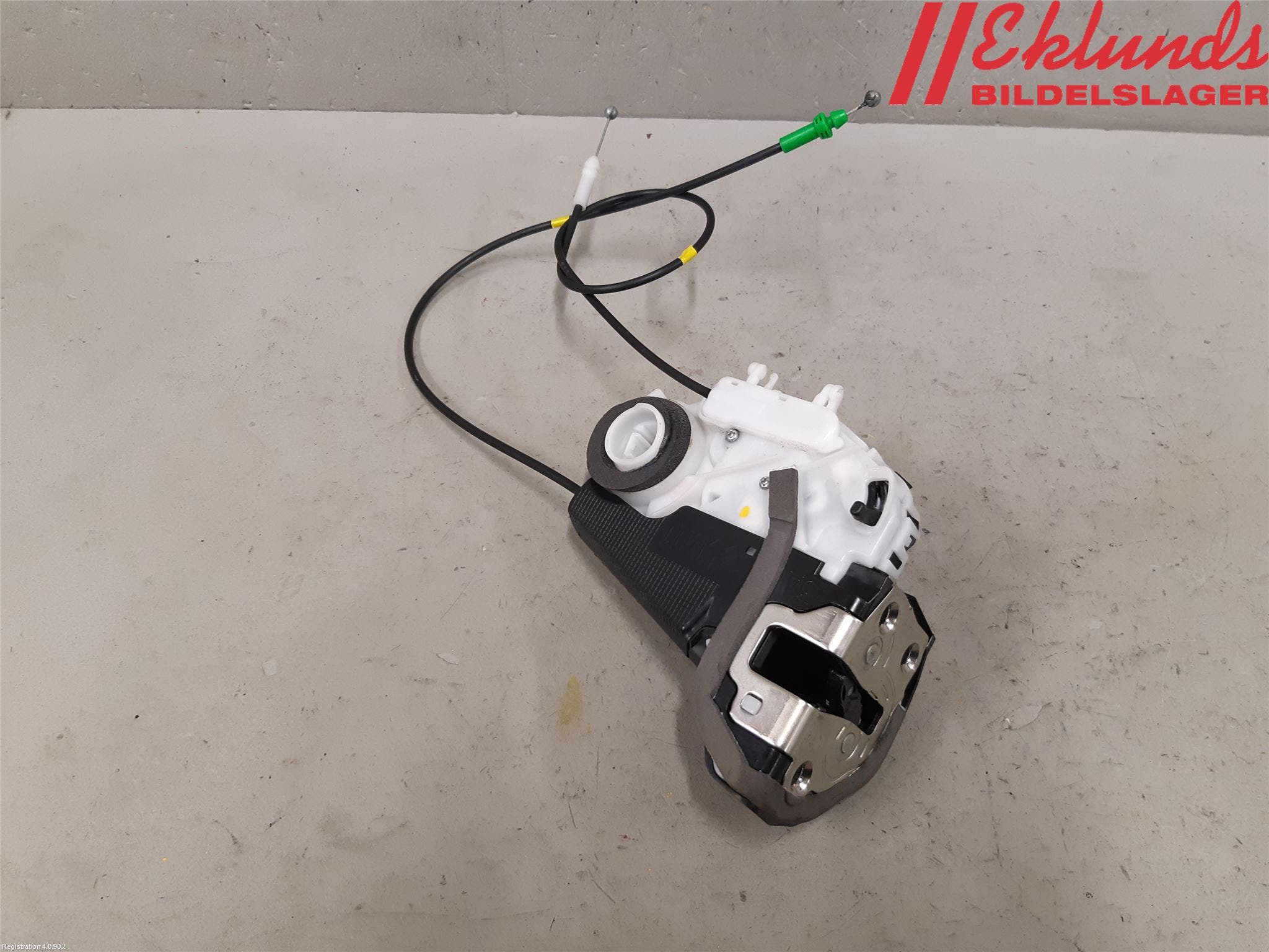 Toyota YARIS XP130 12-14 Låskista-Dörrlås