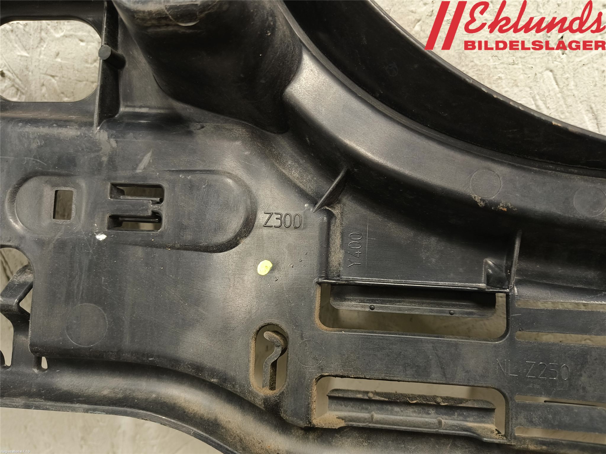 BMW 5 E60/61 Sed/Tou 02-10 Stötfångardel Bak Mitt