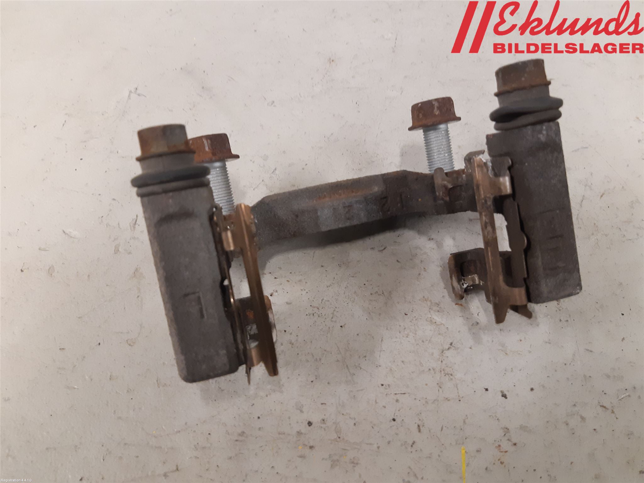 Toyota RAV4 13-18 Bromsokshållare