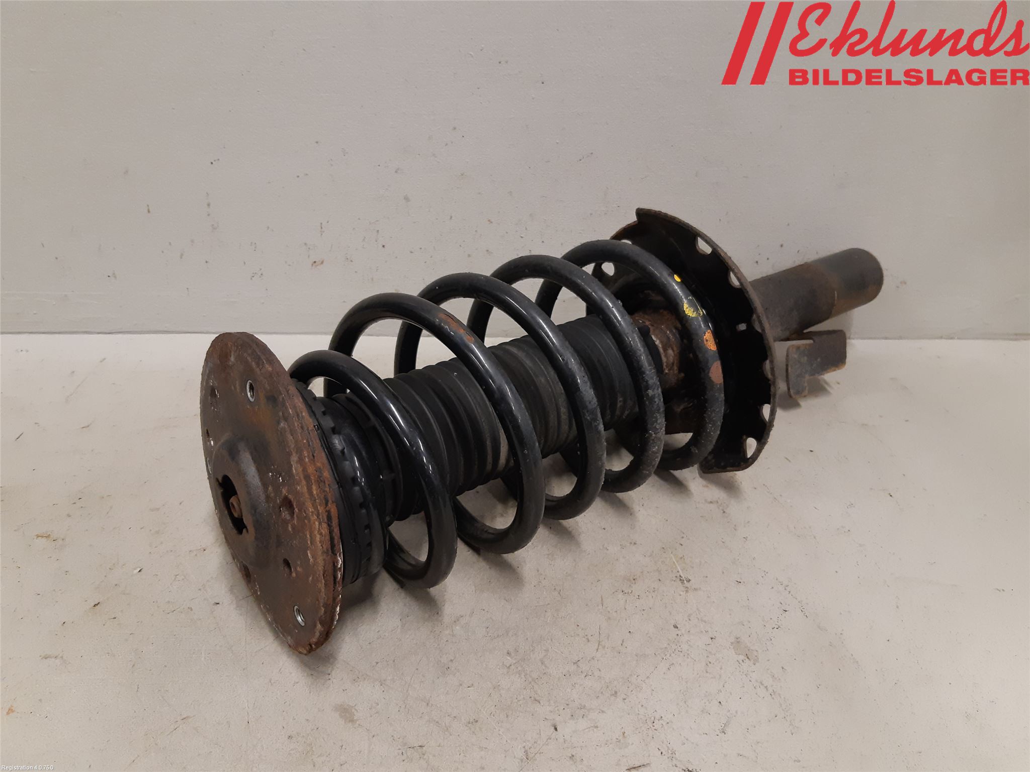 Volvo XC70 08-13 Fjäderben Fram Vänster