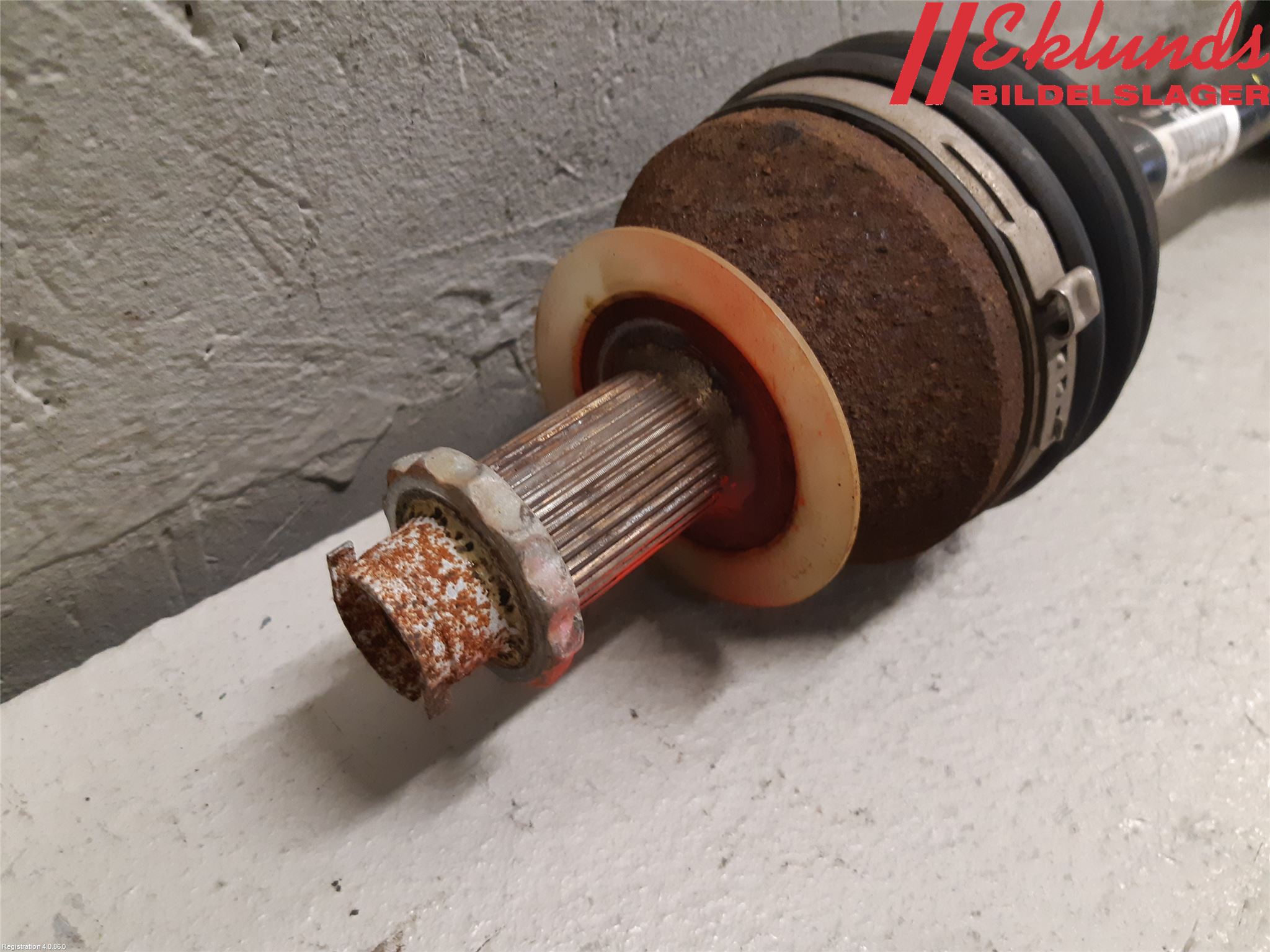 Volkswagen VW POLO 10-17 Drivaxel Fram Vänster