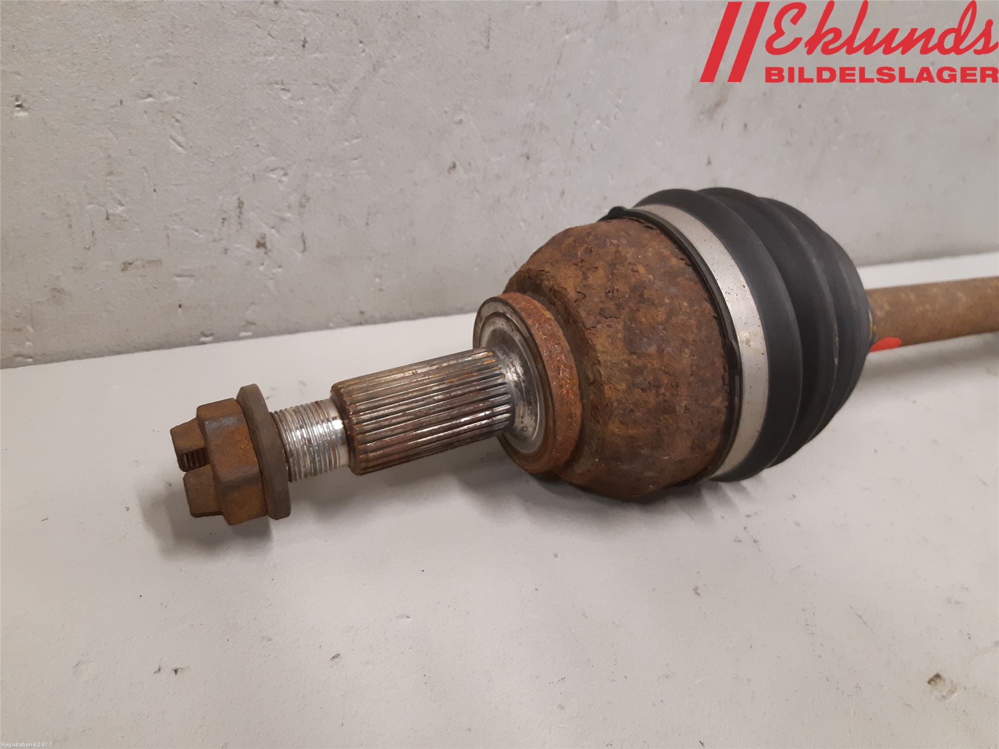 Nissan NV300 16-22 Drivaxel Fram Vänster