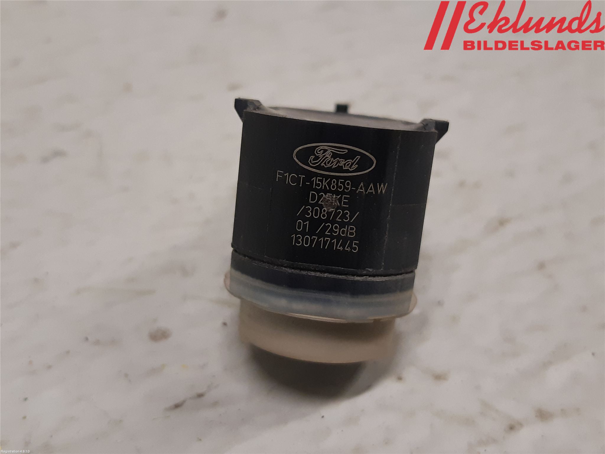 Ford KUGA 17-19 Parkeringshjälp Frontsensor