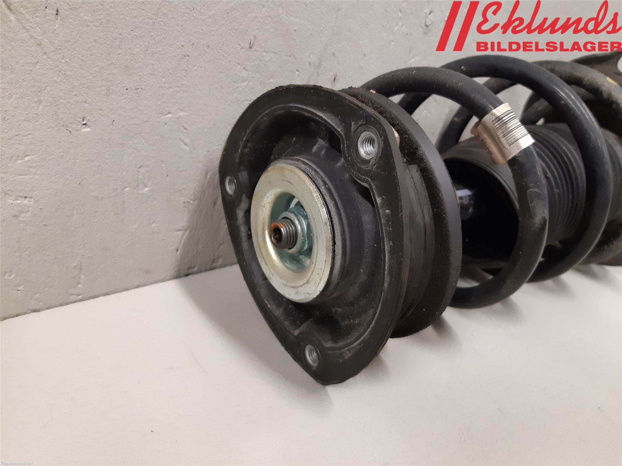 Volkswagen VW PASSAT 15-19 Fjäderben Fram Höger