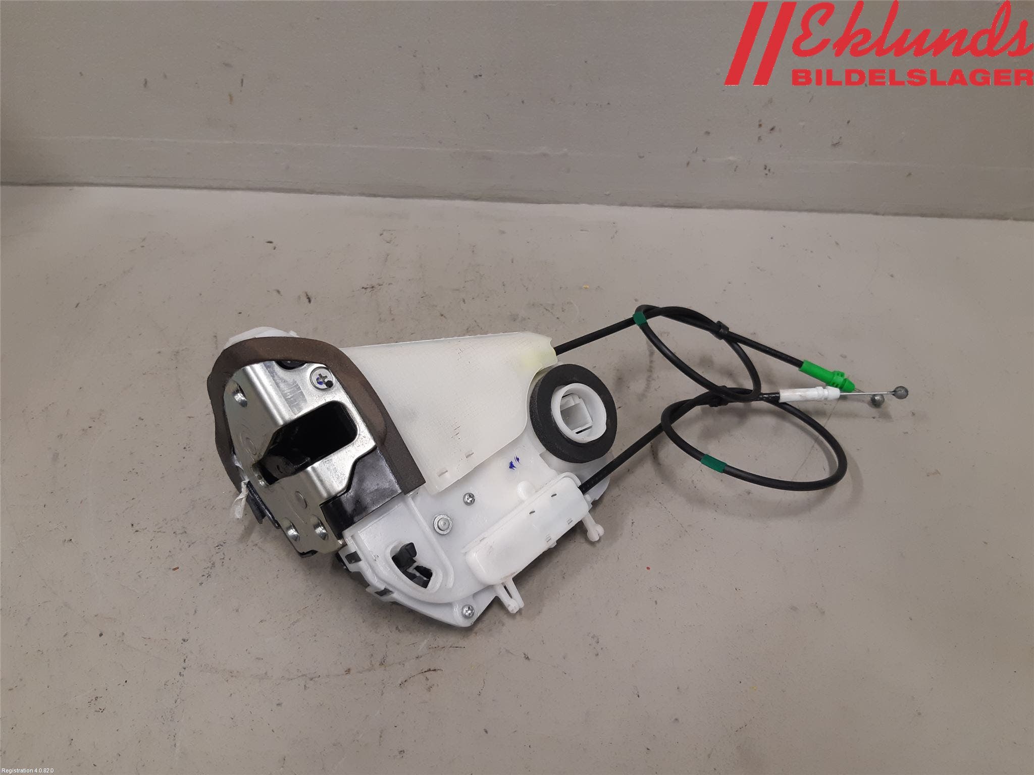 Toyota YARIS XP130 12-14 Låskista-Dörrlås