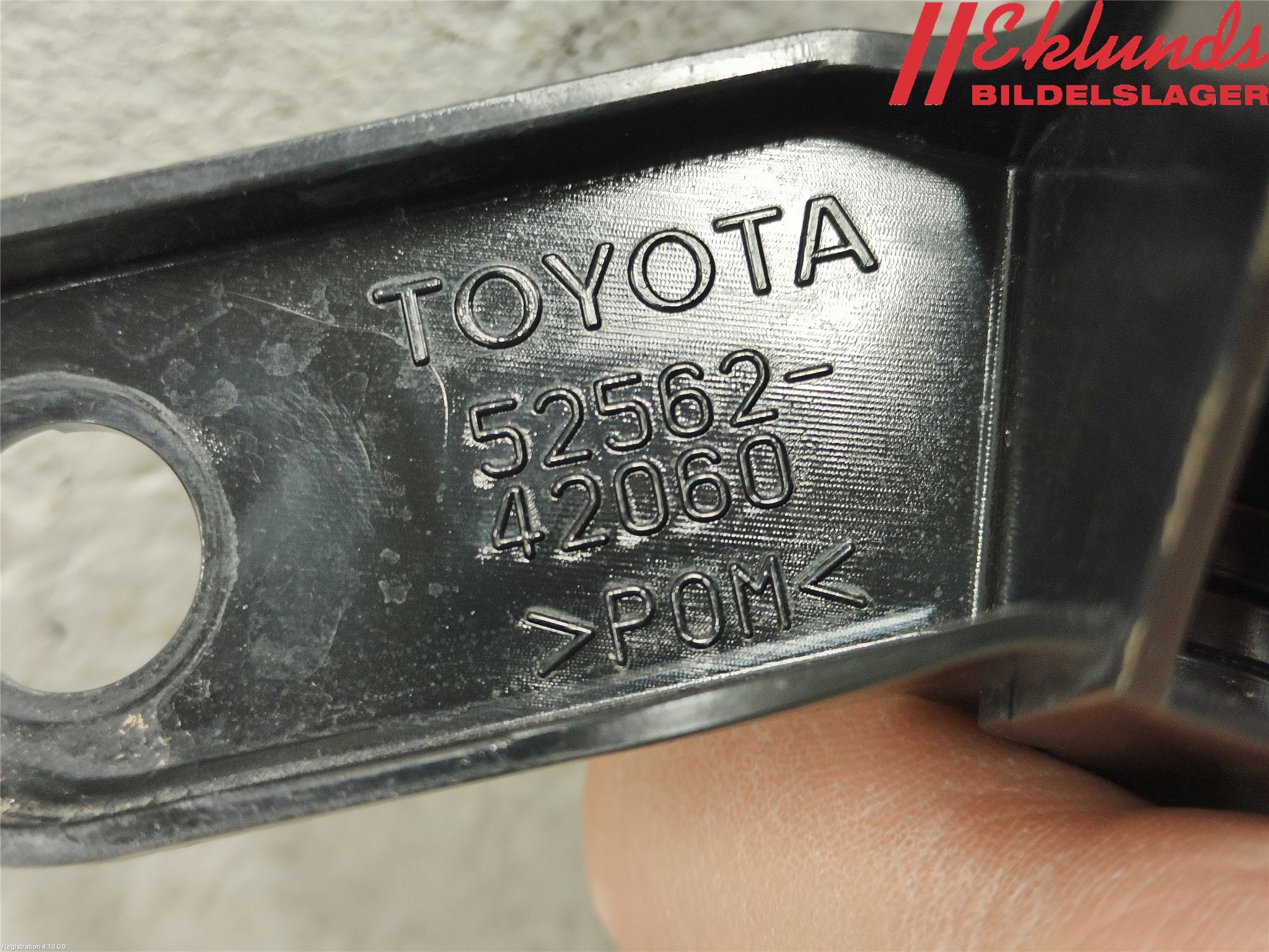 Toyota RAV4 19- Stötfångarfäste Bak Hö