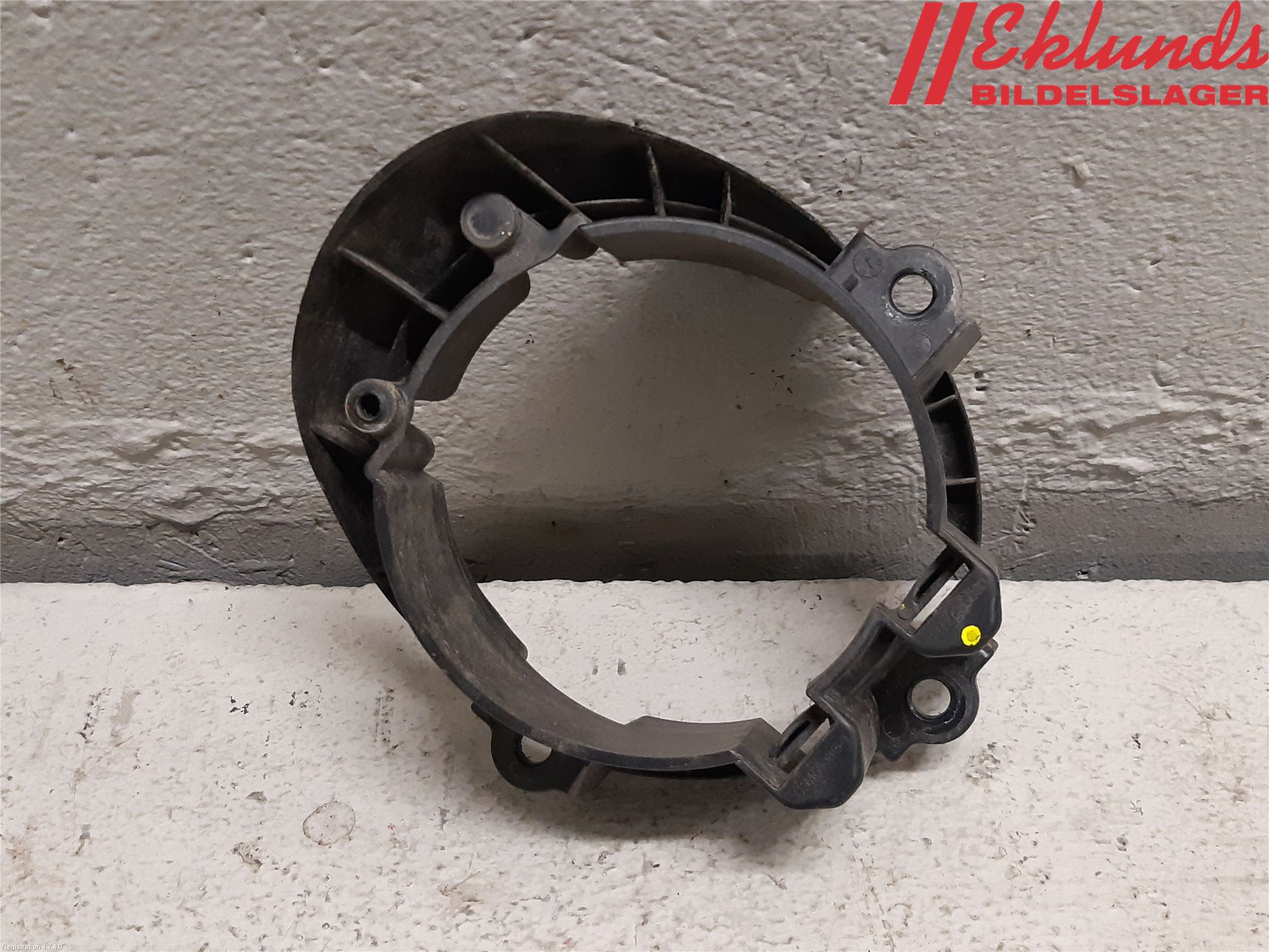 Toyota AVENSIS 09-15 Dimljussarg Fram