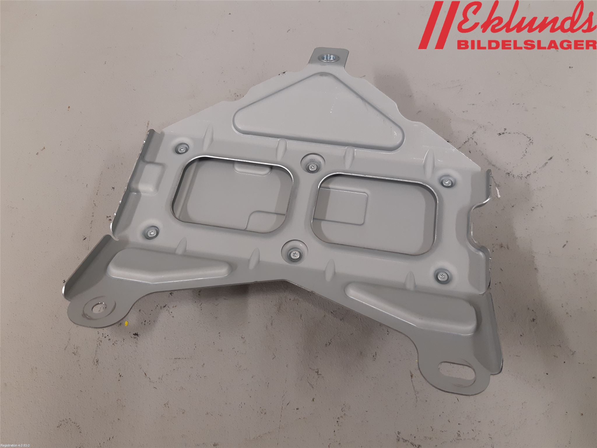 Tesla MODEL Y 21- Antennförstärkare